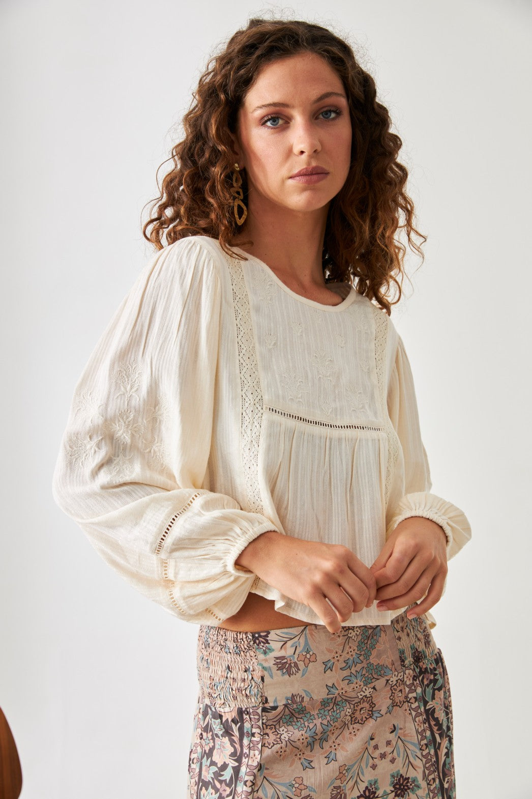 ROMANTIC EMBROIDERED BLOUSE - IVORY