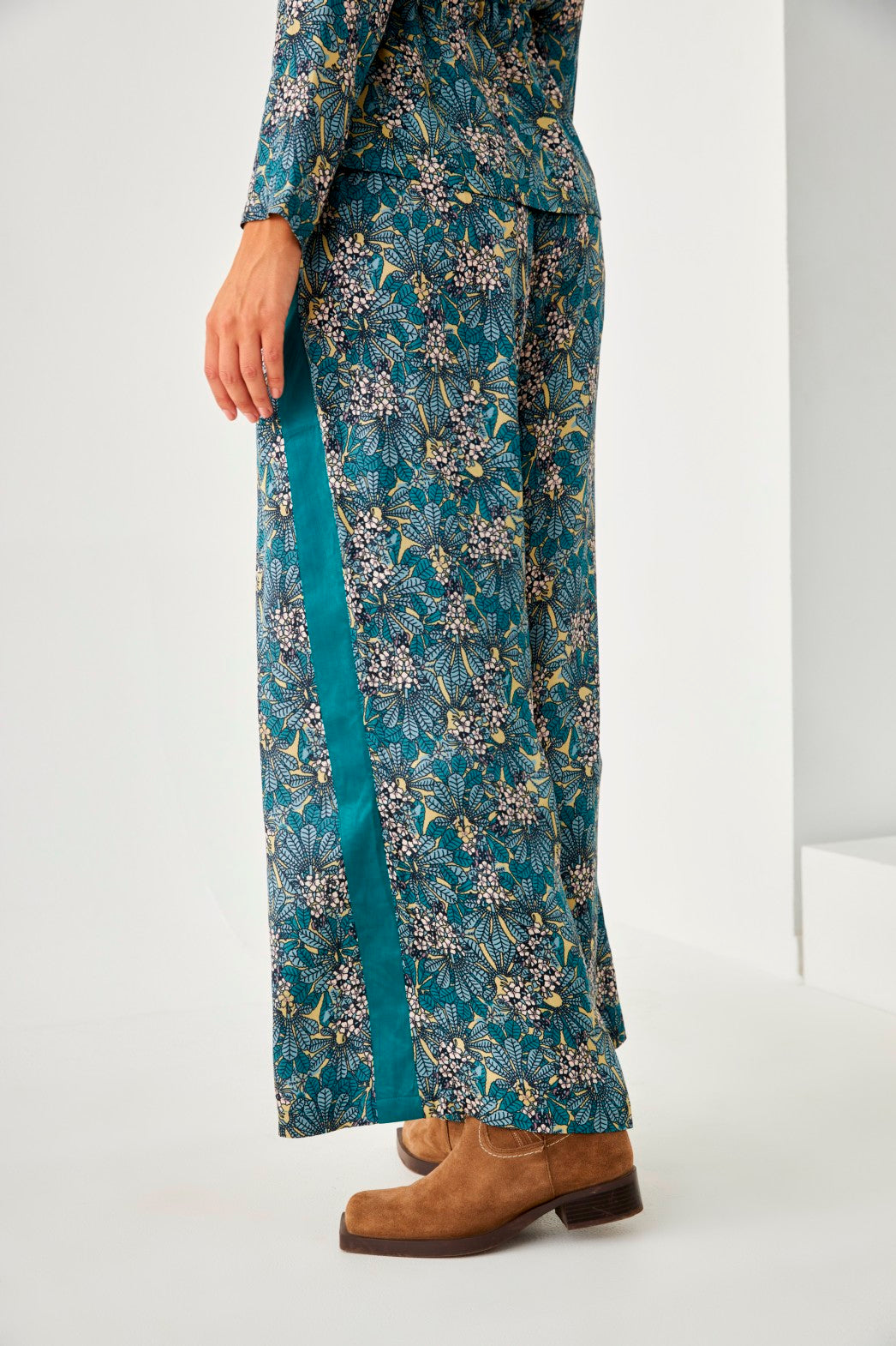 BOTANICAL PRINT PANTS - BLUE