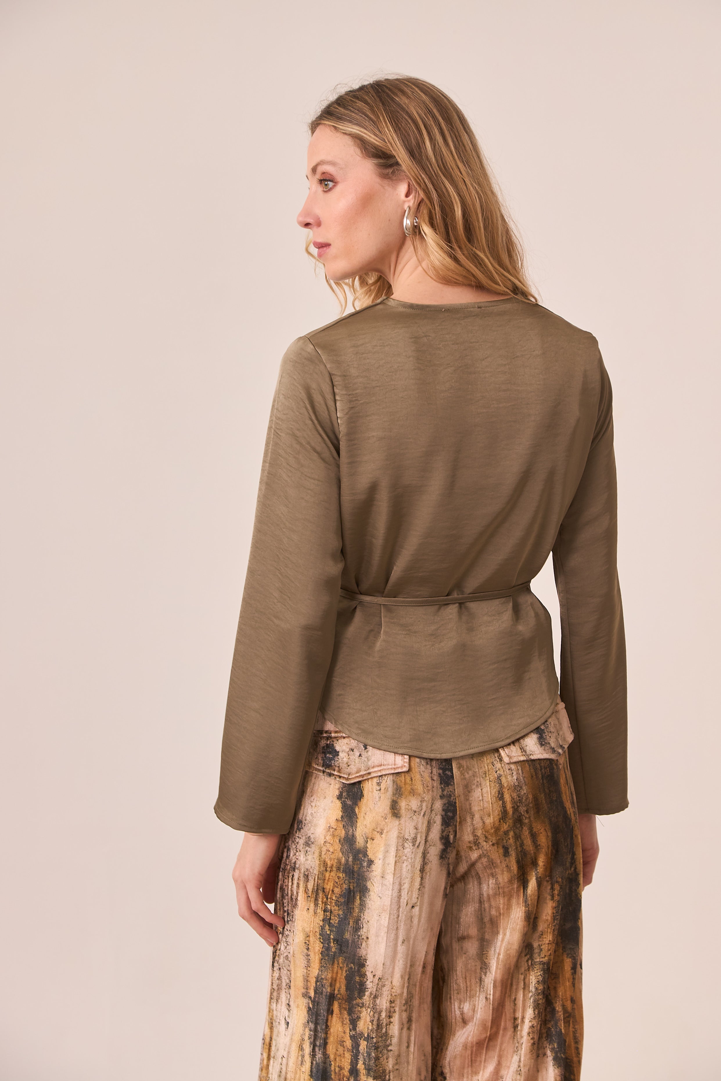 SATIN WRAP BLOUSE - KHAKI