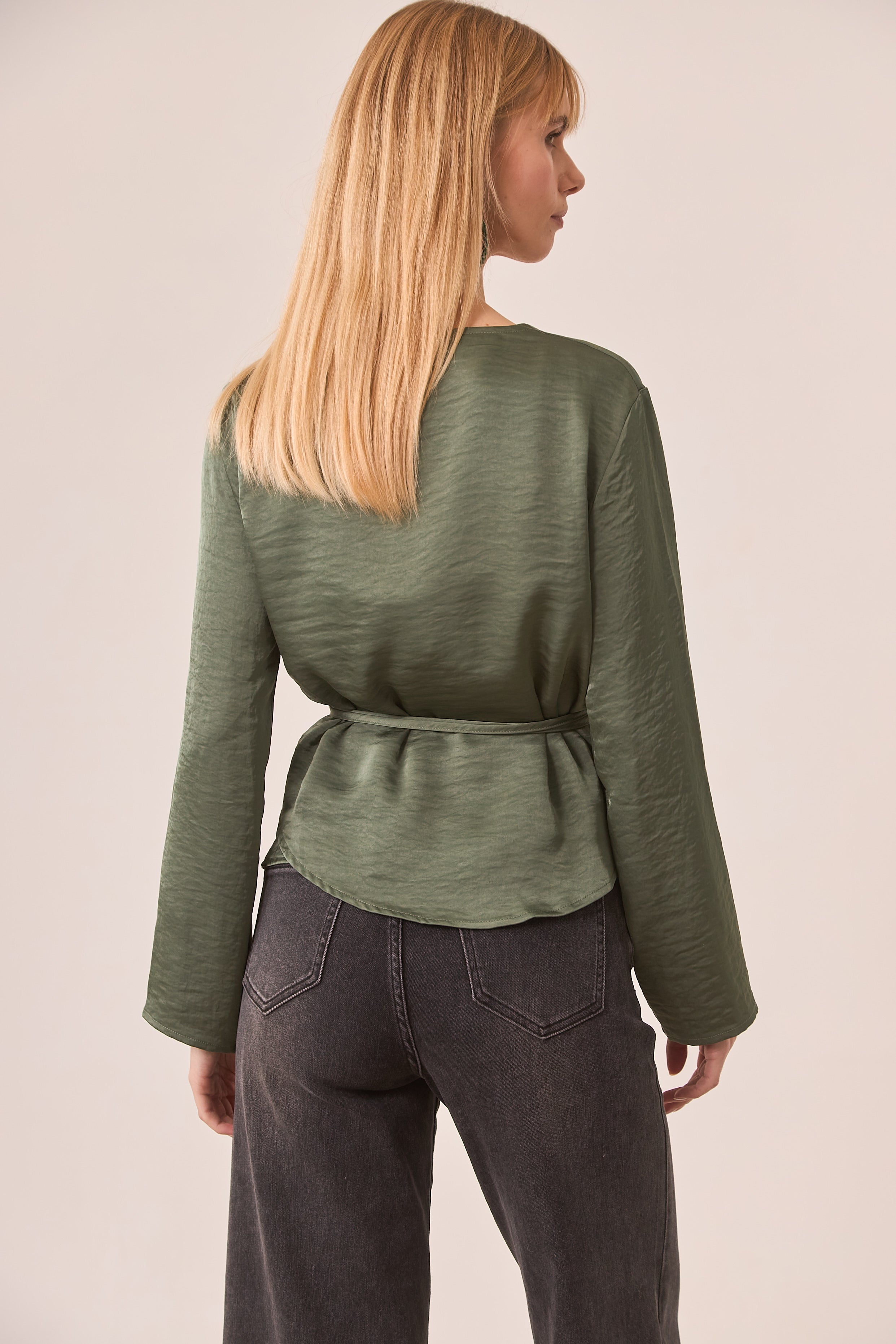 SATIN WRAP BLOUSE - GREEN