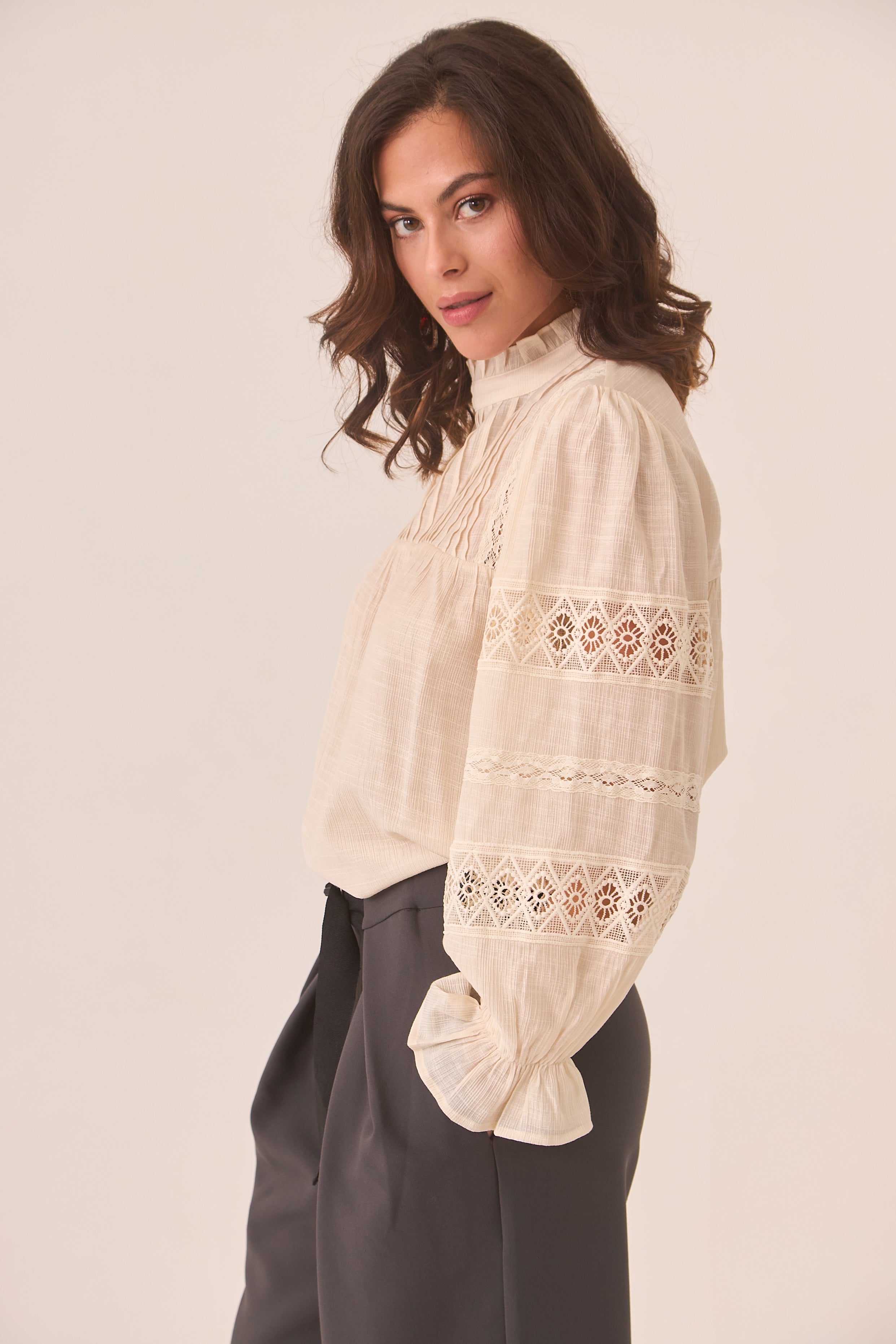 CLOSED NECKLINE BLOUSE WITH PLEATS - IVORY