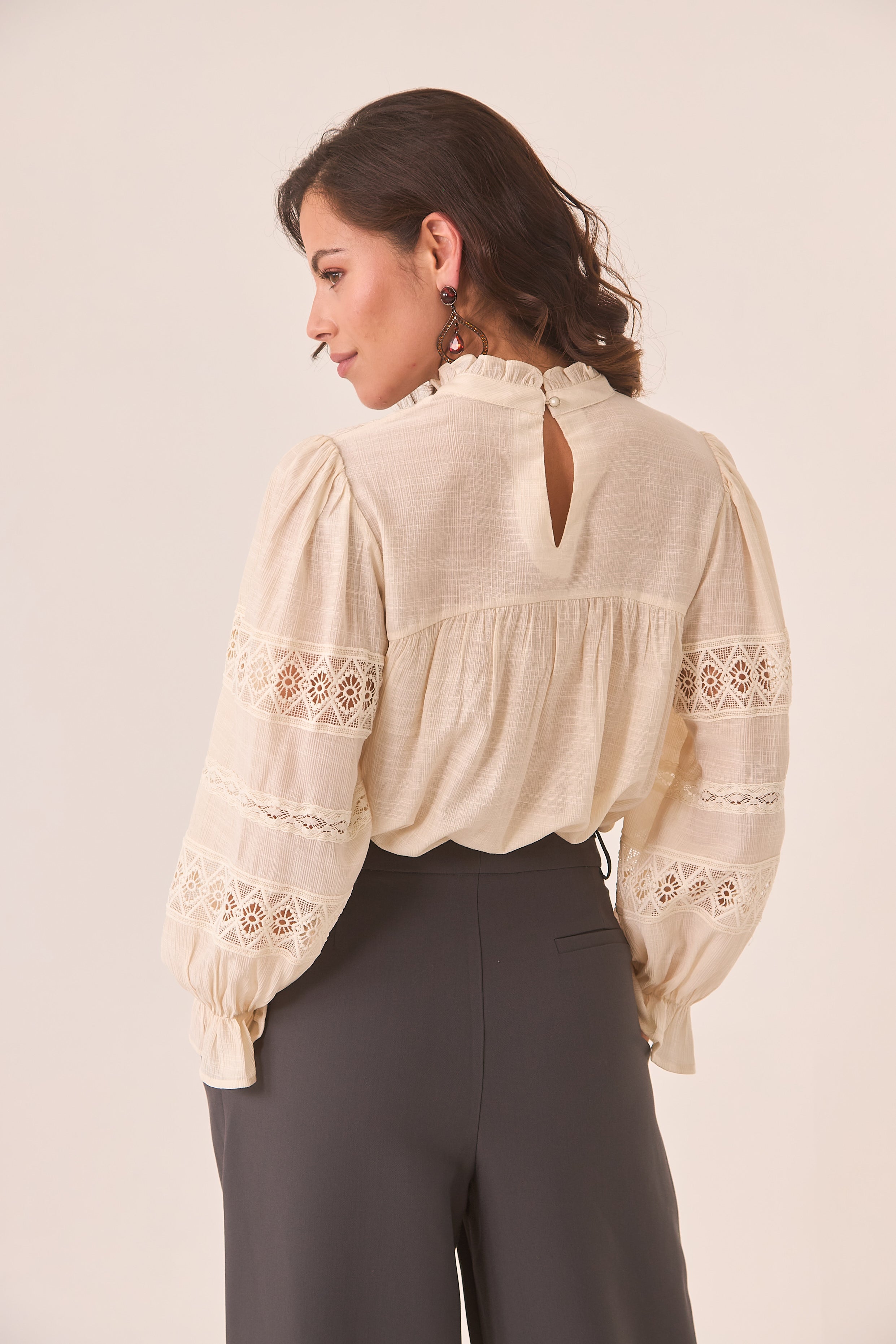 CLOSED NECKLINE BLOUSE WITH PLEATS - IVORY