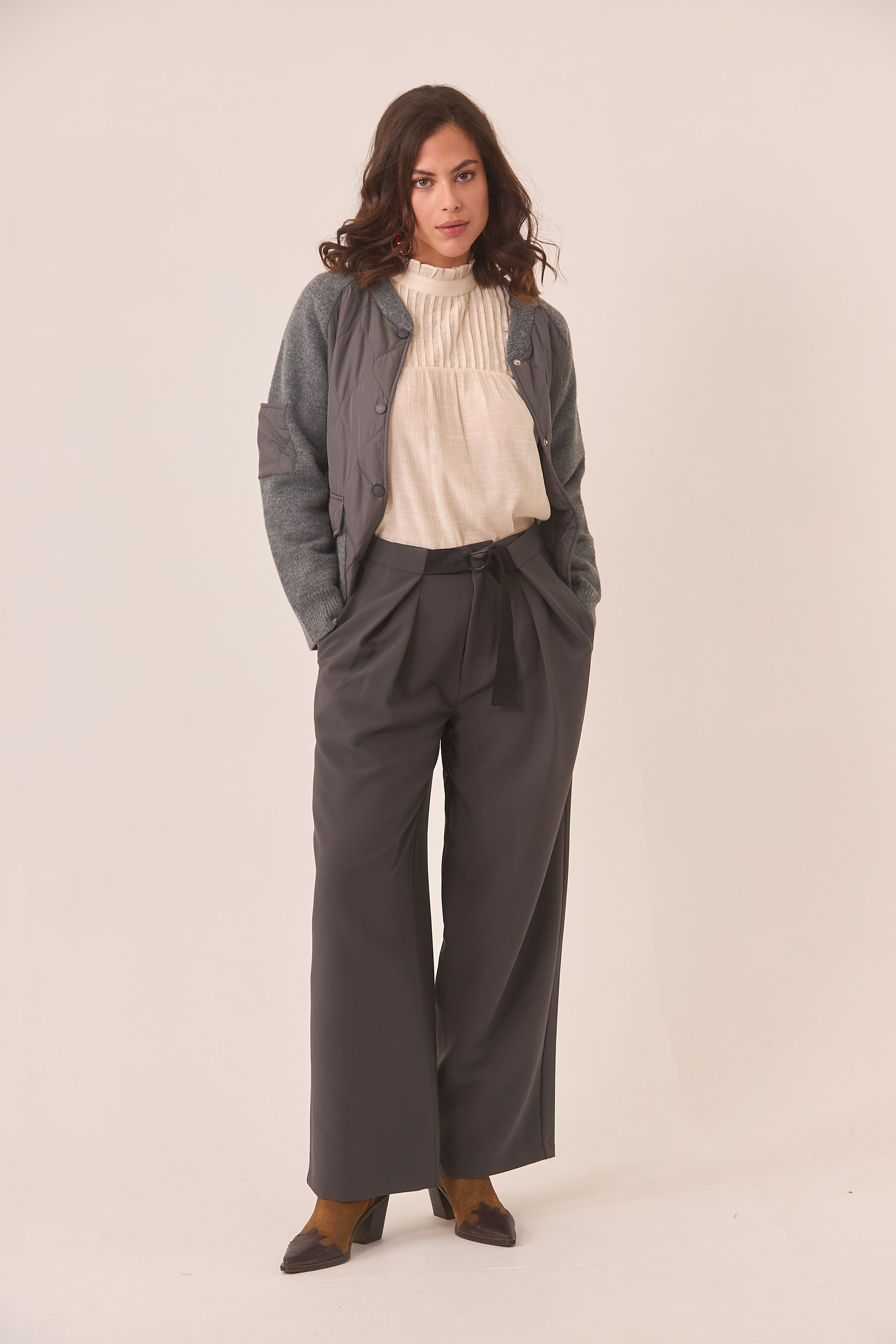 CLOSED NECKLINE BLOUSE WITH PLEATS - IVORY