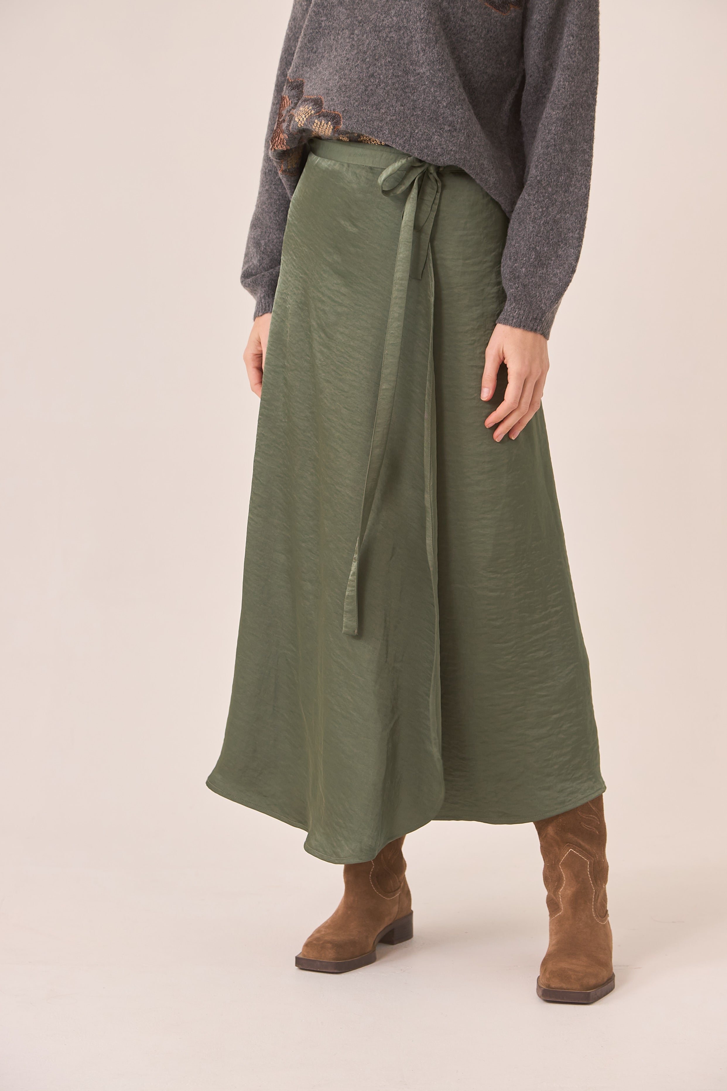 FALDA CRUZADA SATINADA VERDE - VERDE