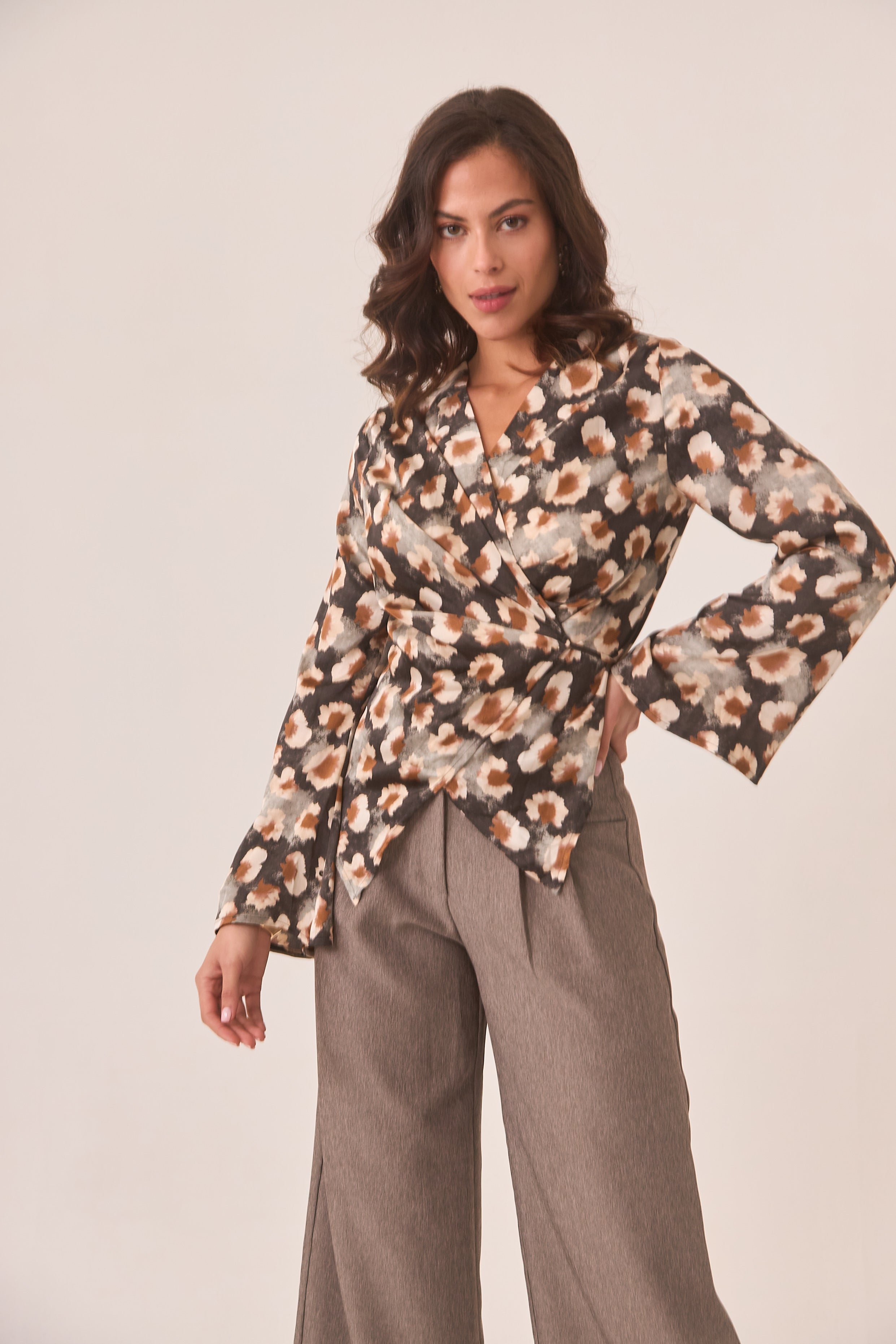 TIE DYE FLOWER CROSSED BLOUSE - BLACK