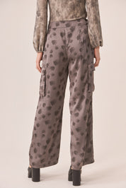 PANTALON CARGO FLARE ESTAMPADO - GREY