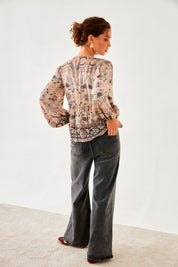 BLUSA ESTAMPADA LAZOS - CAMEL