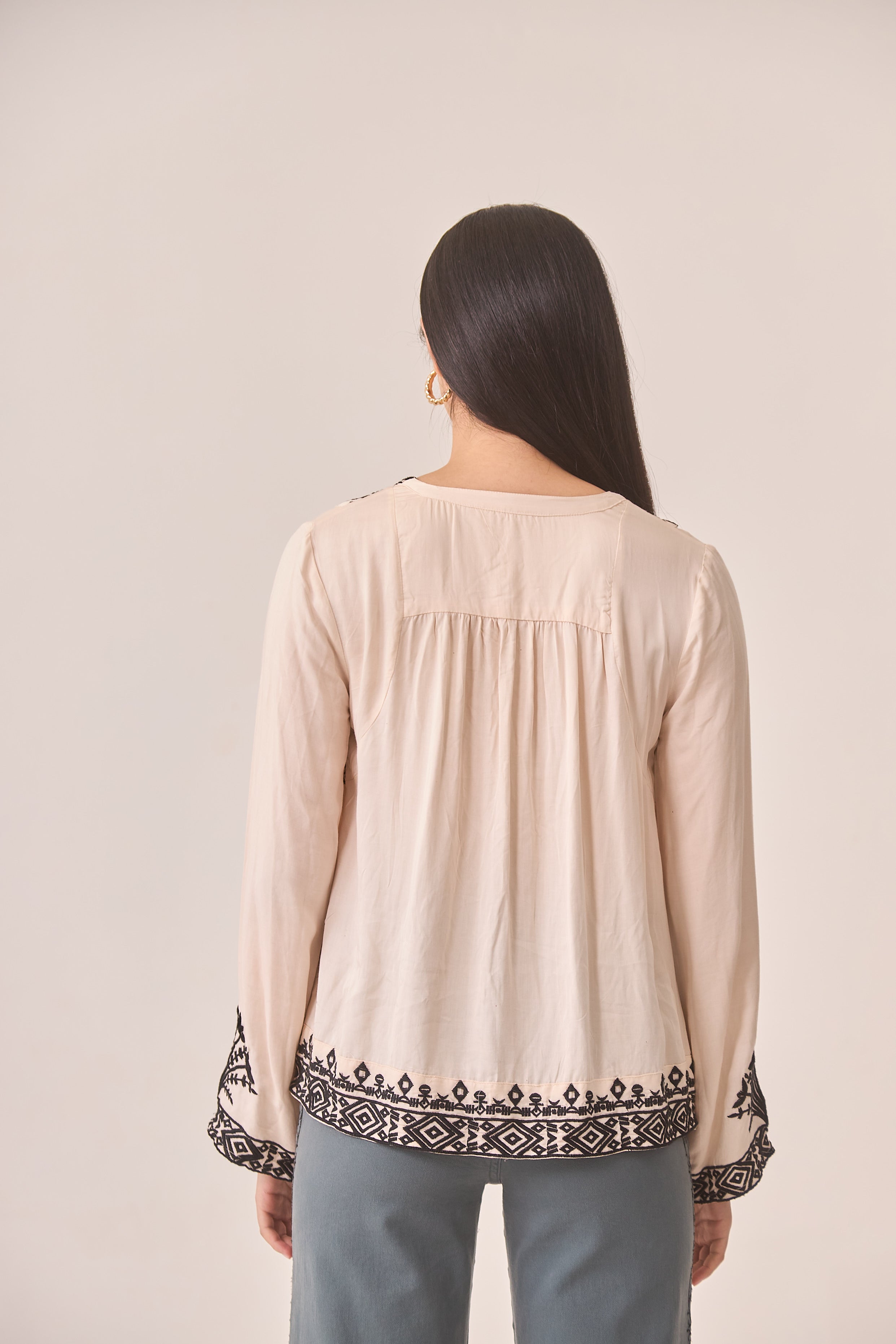 BLUSA BORDADOS CONTRASTE - IVORY