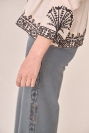 BLUSA BORDADOS CONTRASTE - IVORY