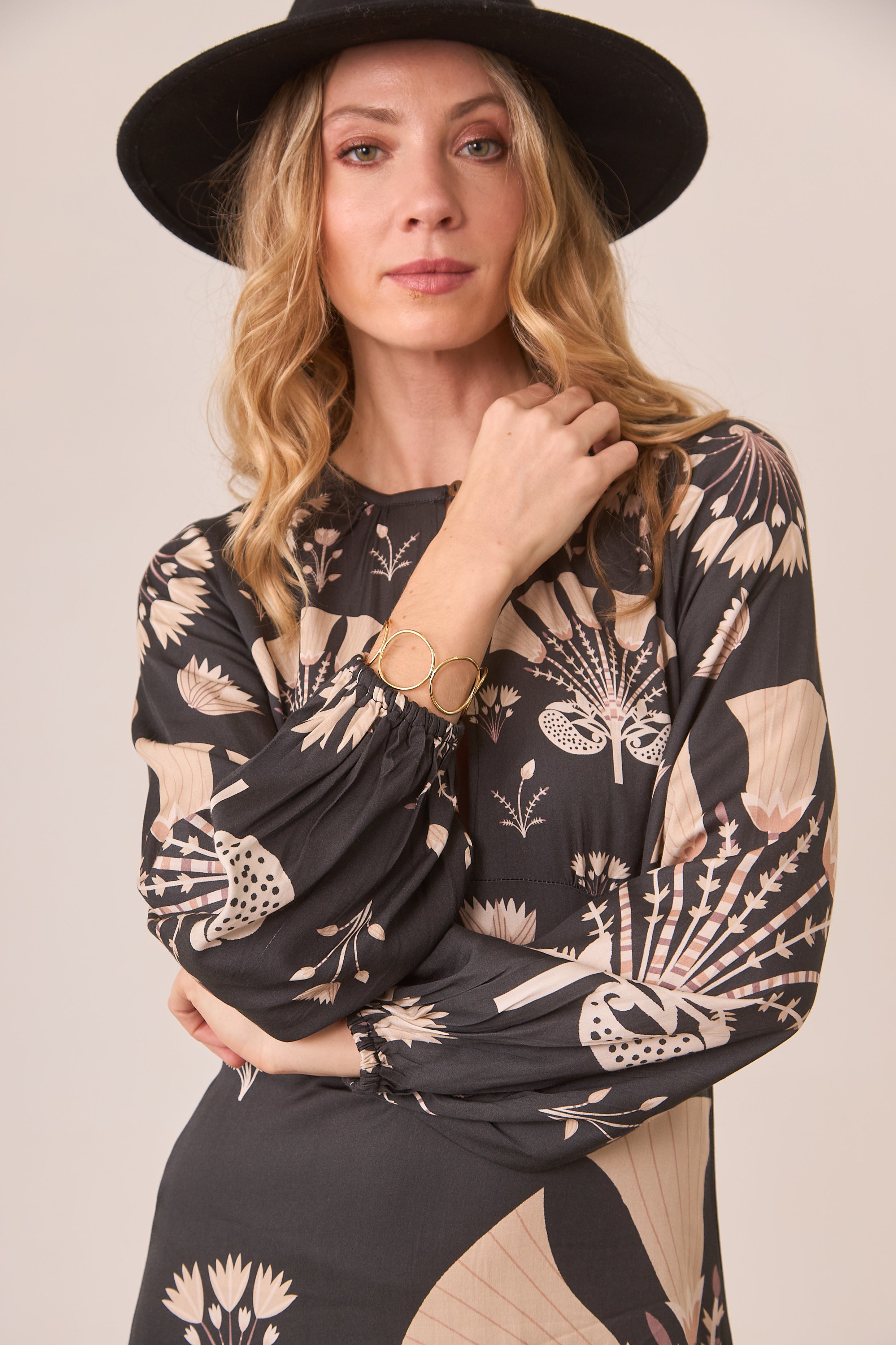LARGE FLORAL MOTIFS DRESS - BLACK