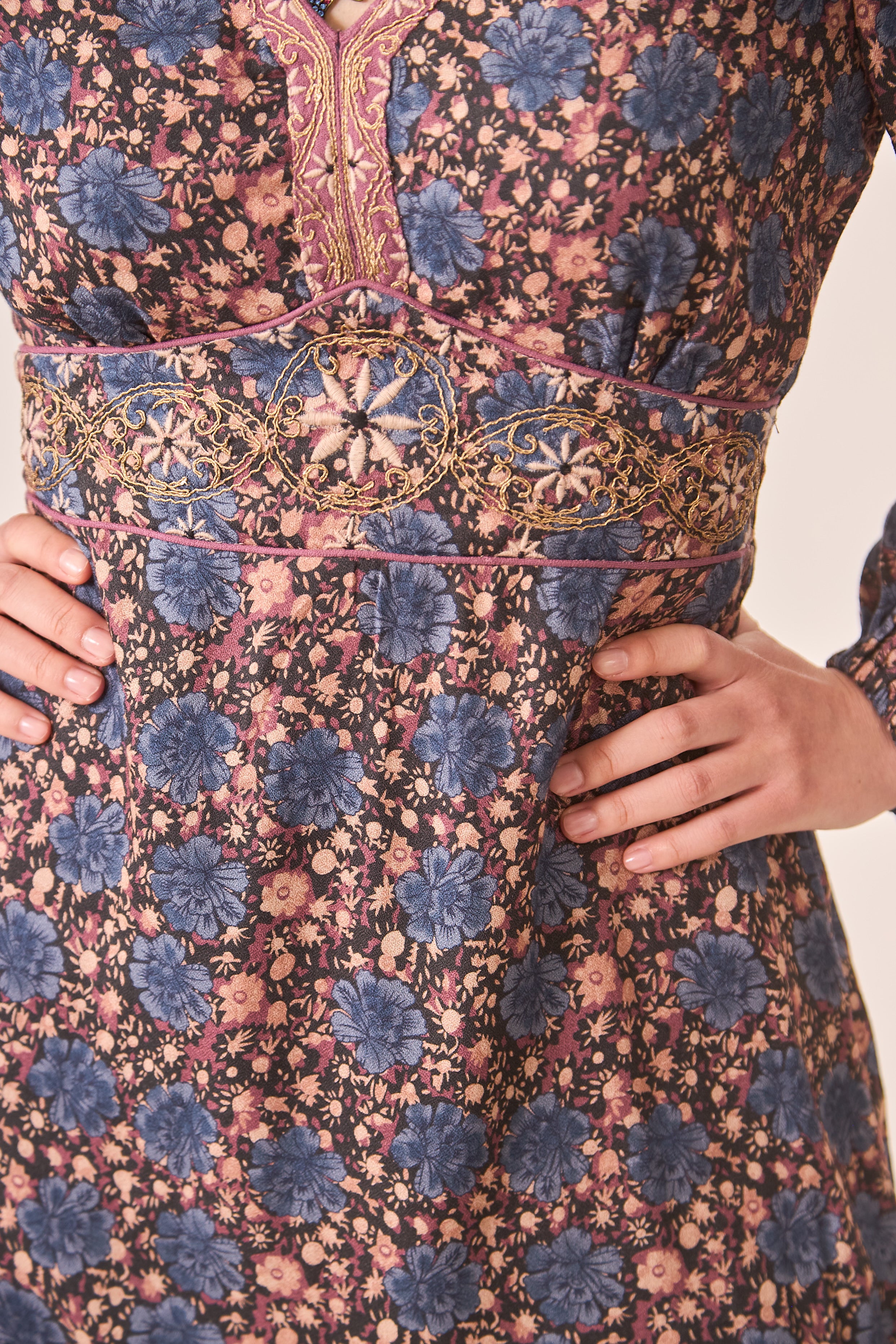 VESTIDO FLORES BORDADOS - BLUE