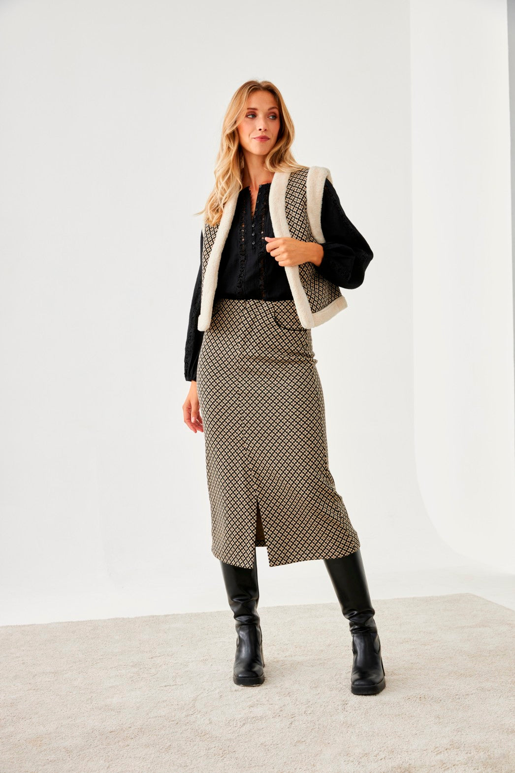 FALDA MIDI PATTERN - BLACK