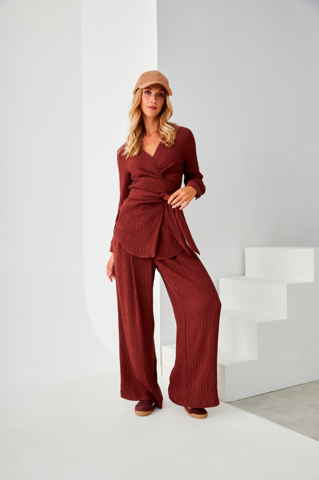 PANTALÓN PALAZZO PINZAS - BURGUNDY