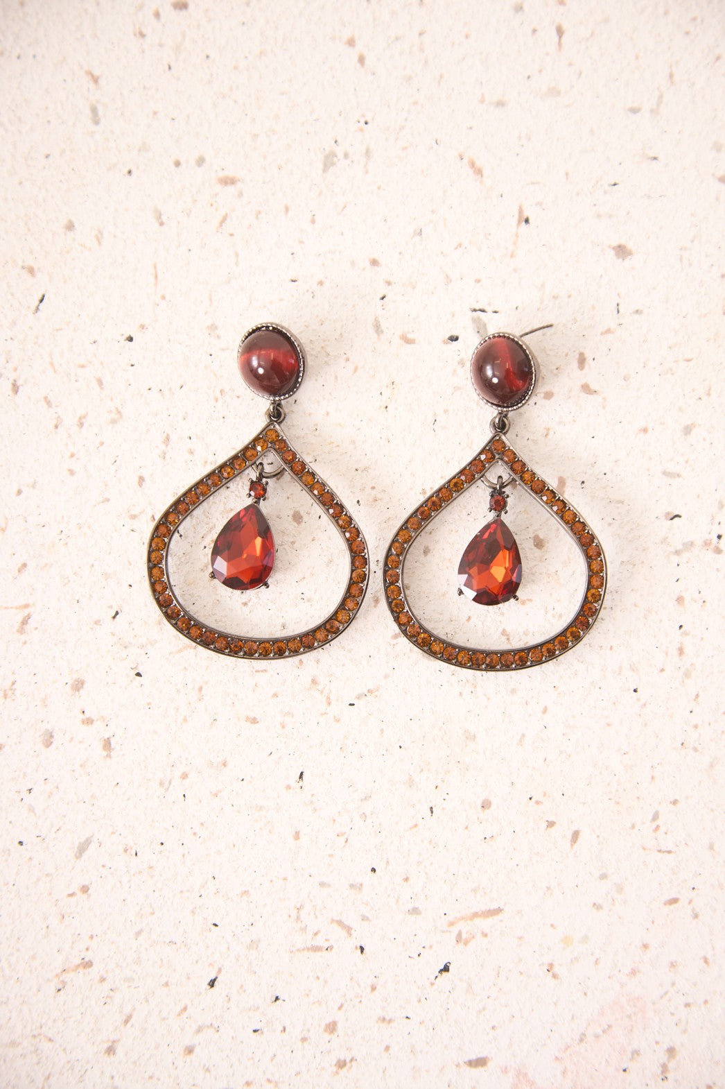 PENDIENTES FORMA GOTA  - BURGUNDY