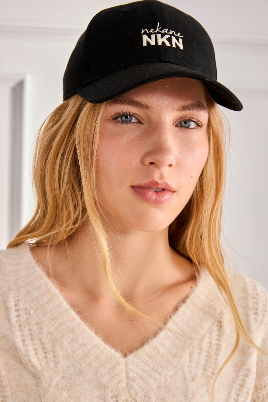 EMBROIDERED LOGO CAP - BLACK