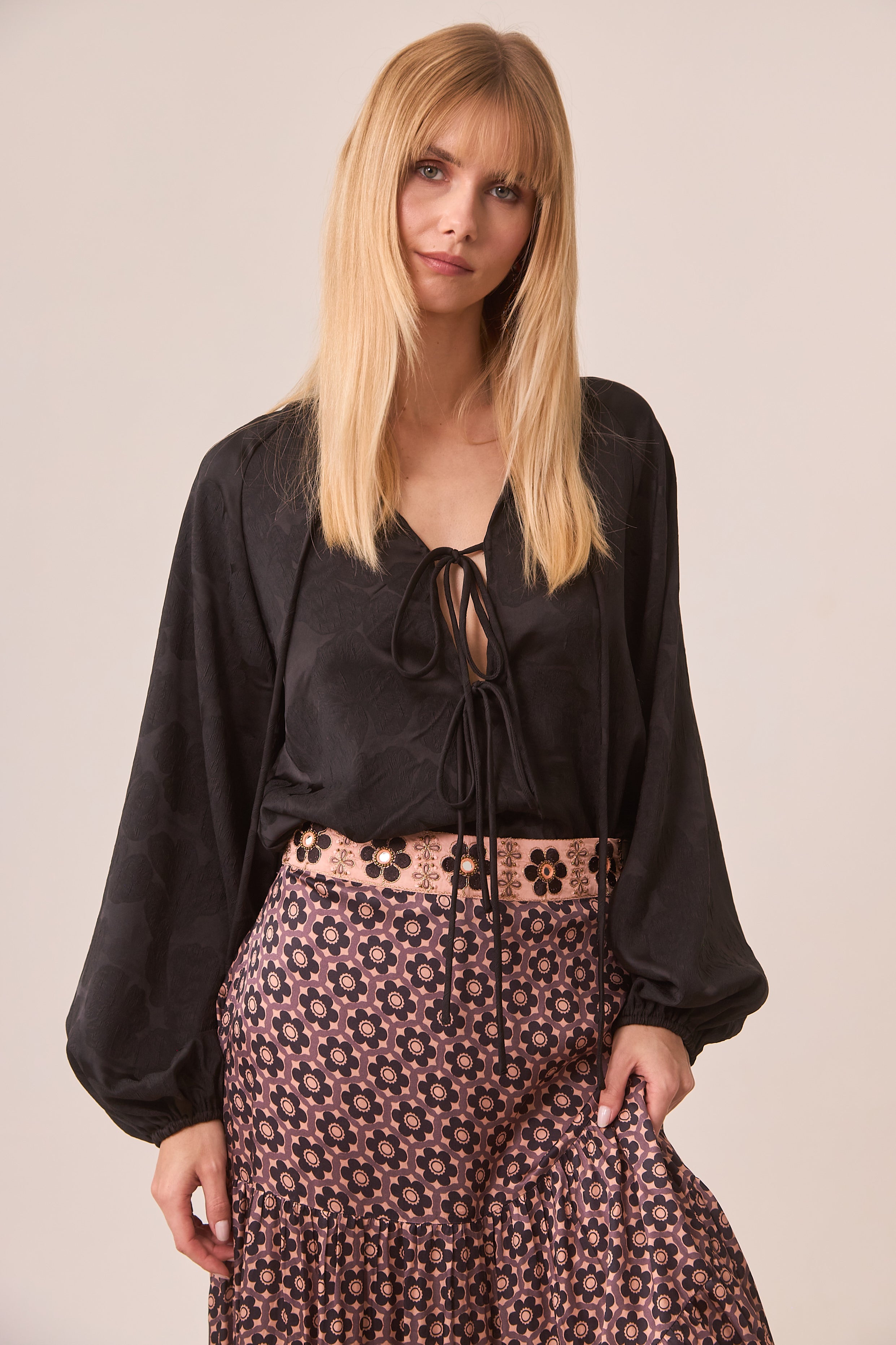 MAO BLOUSE WITH TIES - BLACK