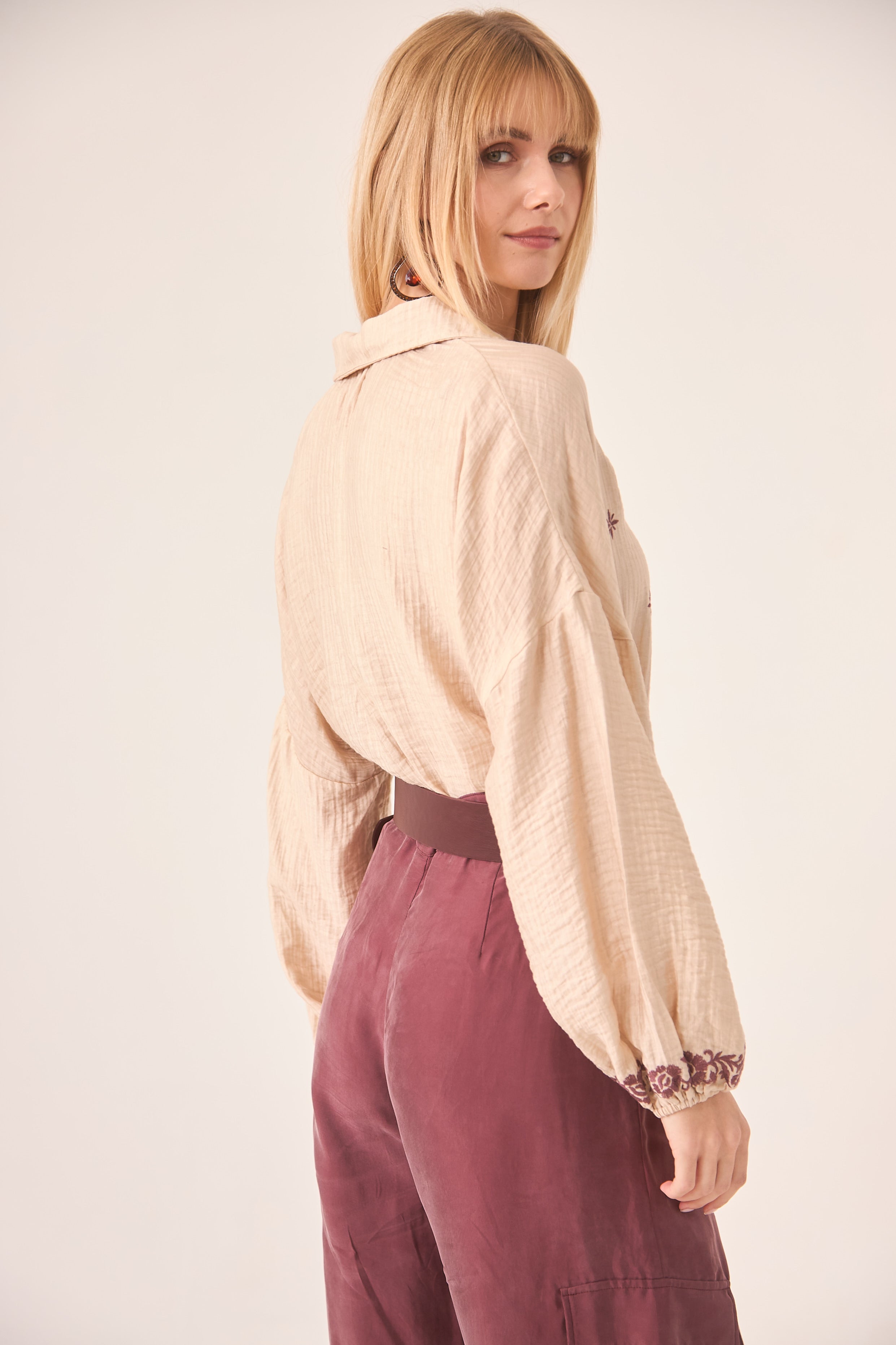 BLUSA BORDADO CONTRASTE - IVORY