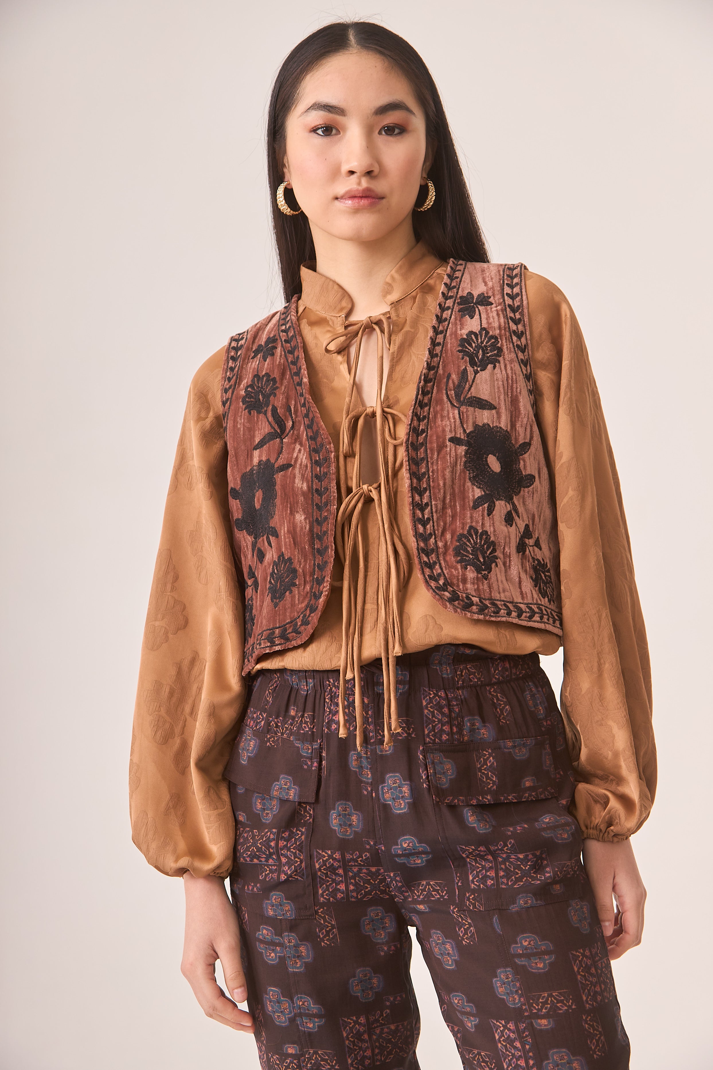 PRINTED CARGO PANTS - CHOCOLATE