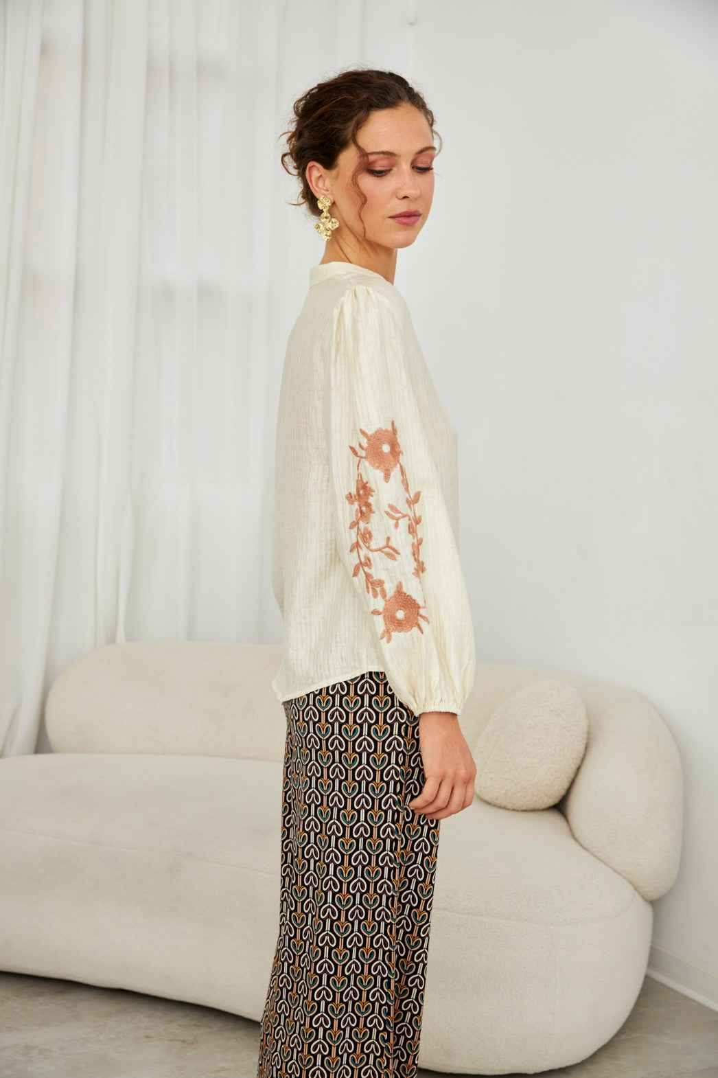 BLUSA FLORES BORDADAS - IVORY