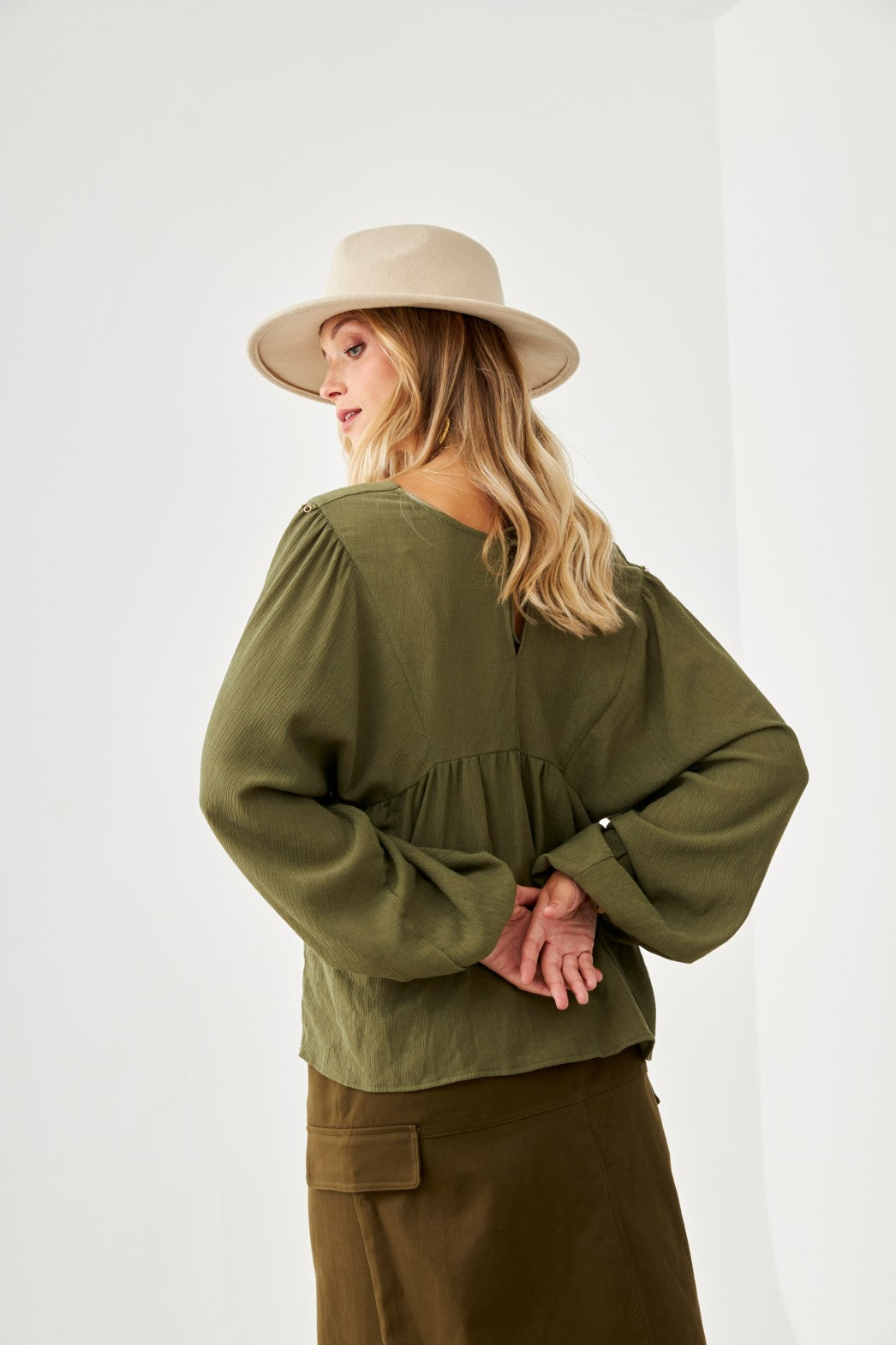 BLUSA CON PASAMANERÍA - GREEN