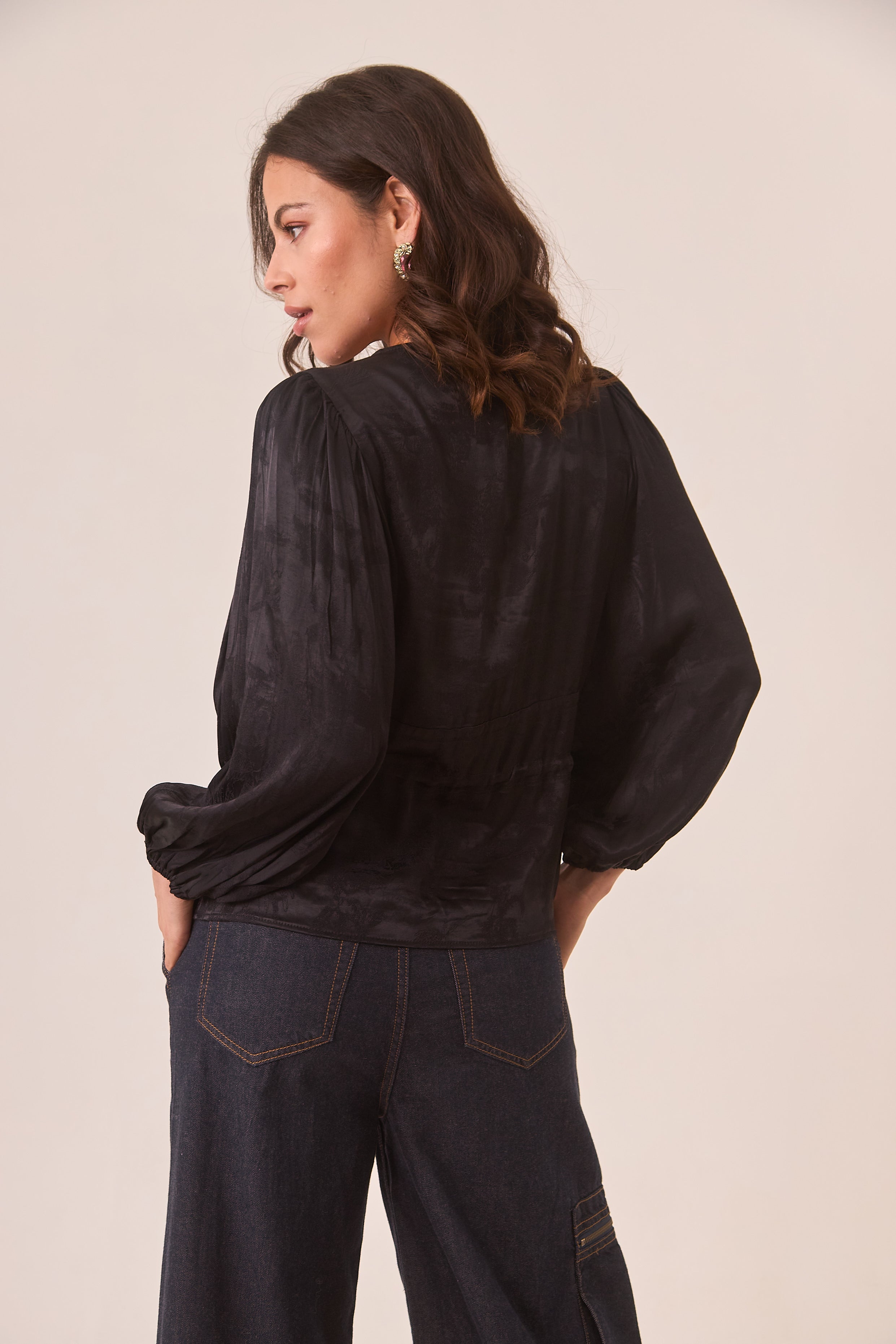 BLUSA JACQUARD CINTURA AJUSTABLE NEGRO - BLACK