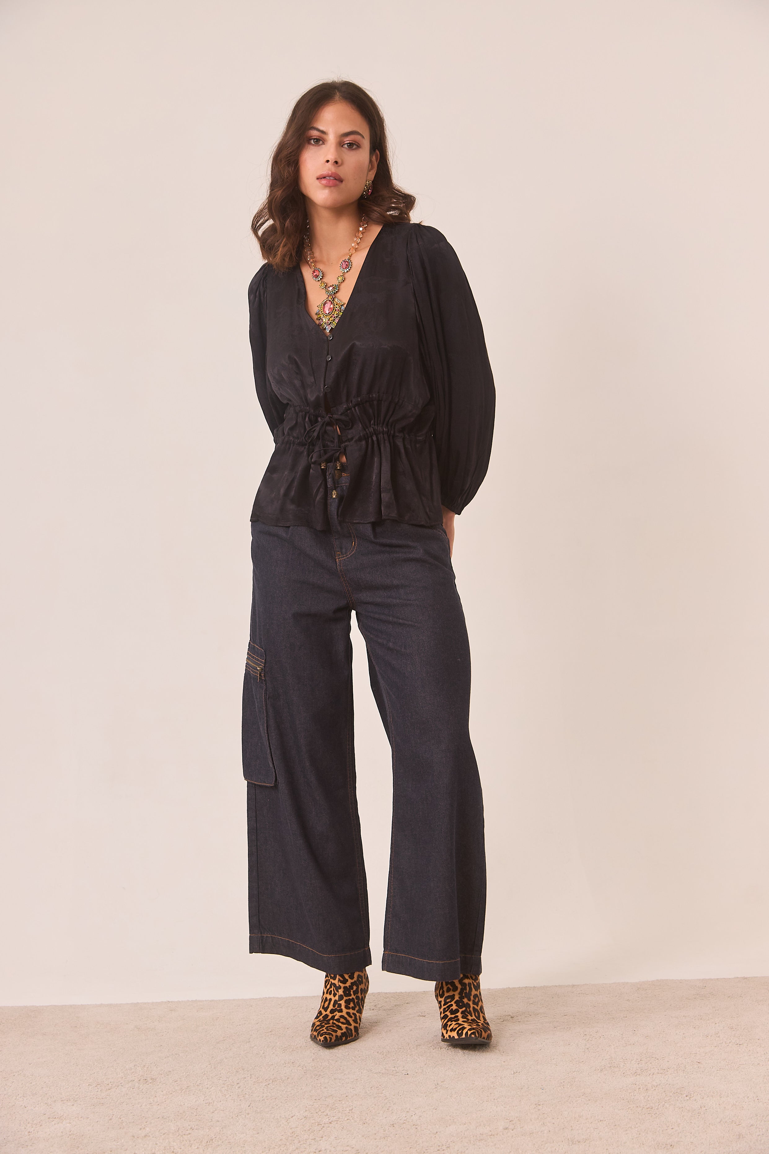 BLUSA JACQUARD CINTURA AJUSTABLE NEGRO - BLACK
