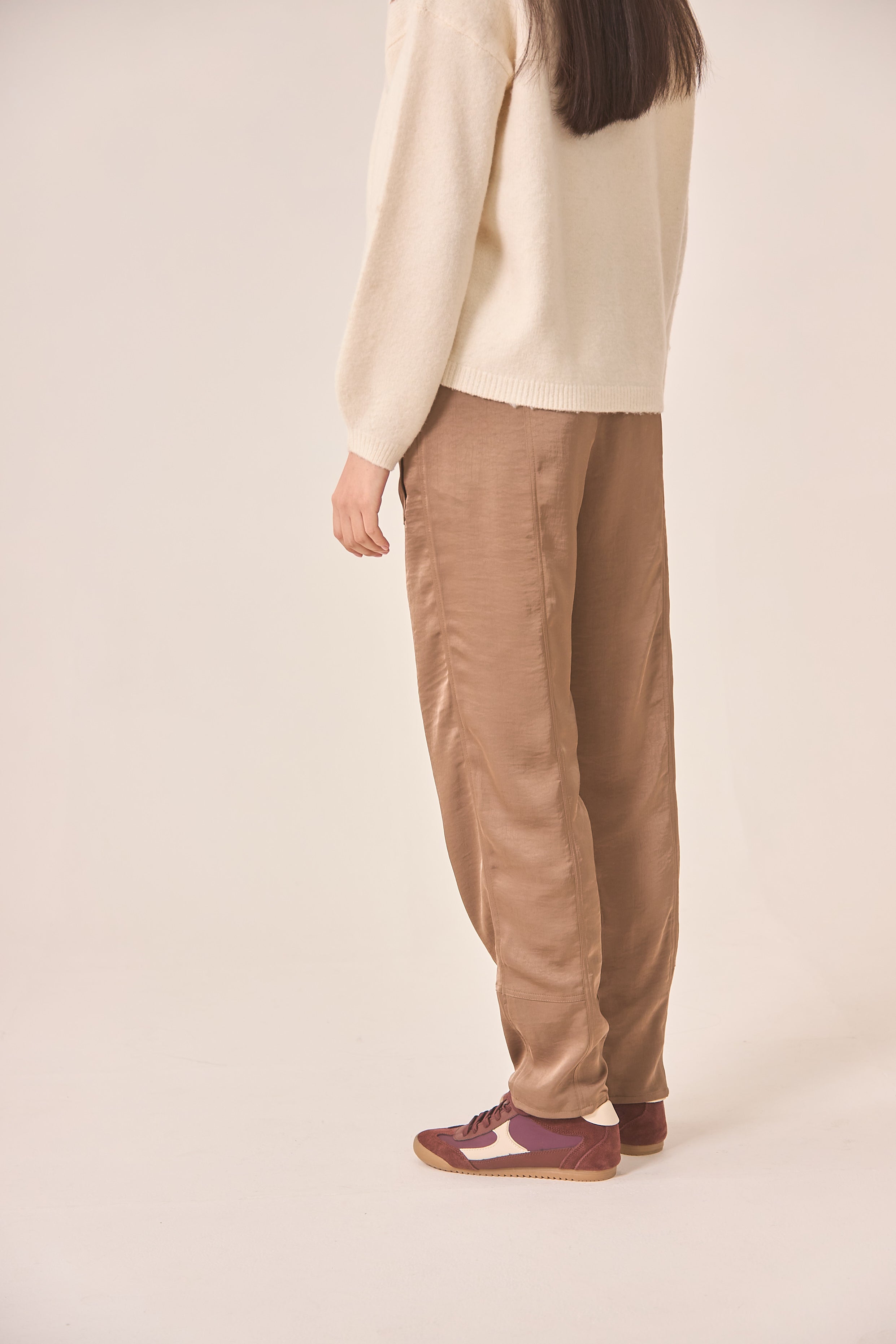 PANTALÓN SATINADO CARGO - CAMEL