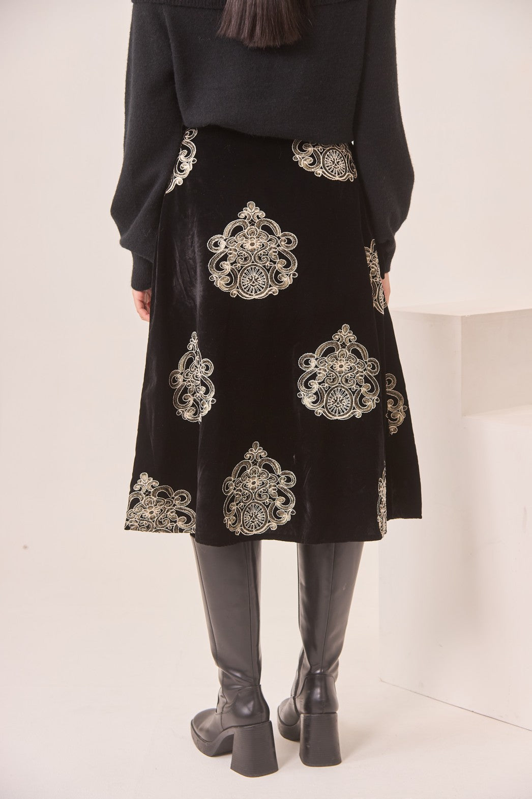DAMASK EMBROIDERED VELVET SKIRT - BLACK