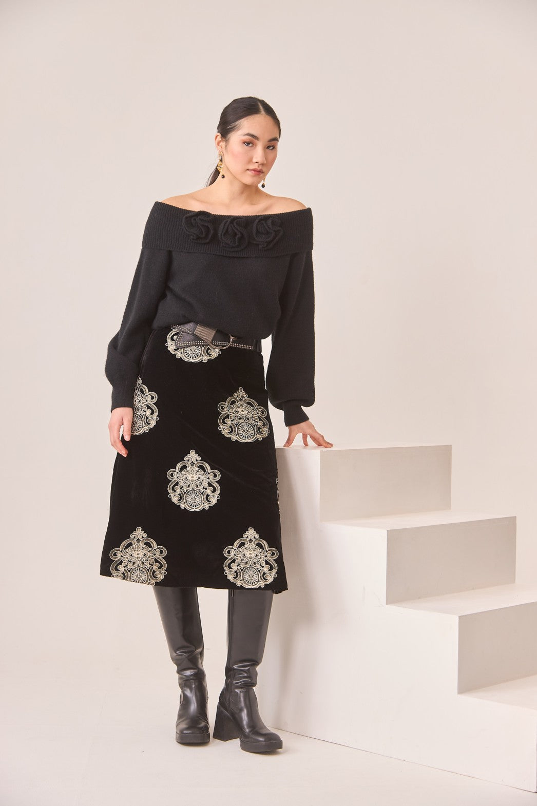 DAMASK EMBROIDERED VELVET SKIRT - BLACK