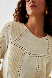 BLUSA PLISADOS CON BLONDA - IVORY