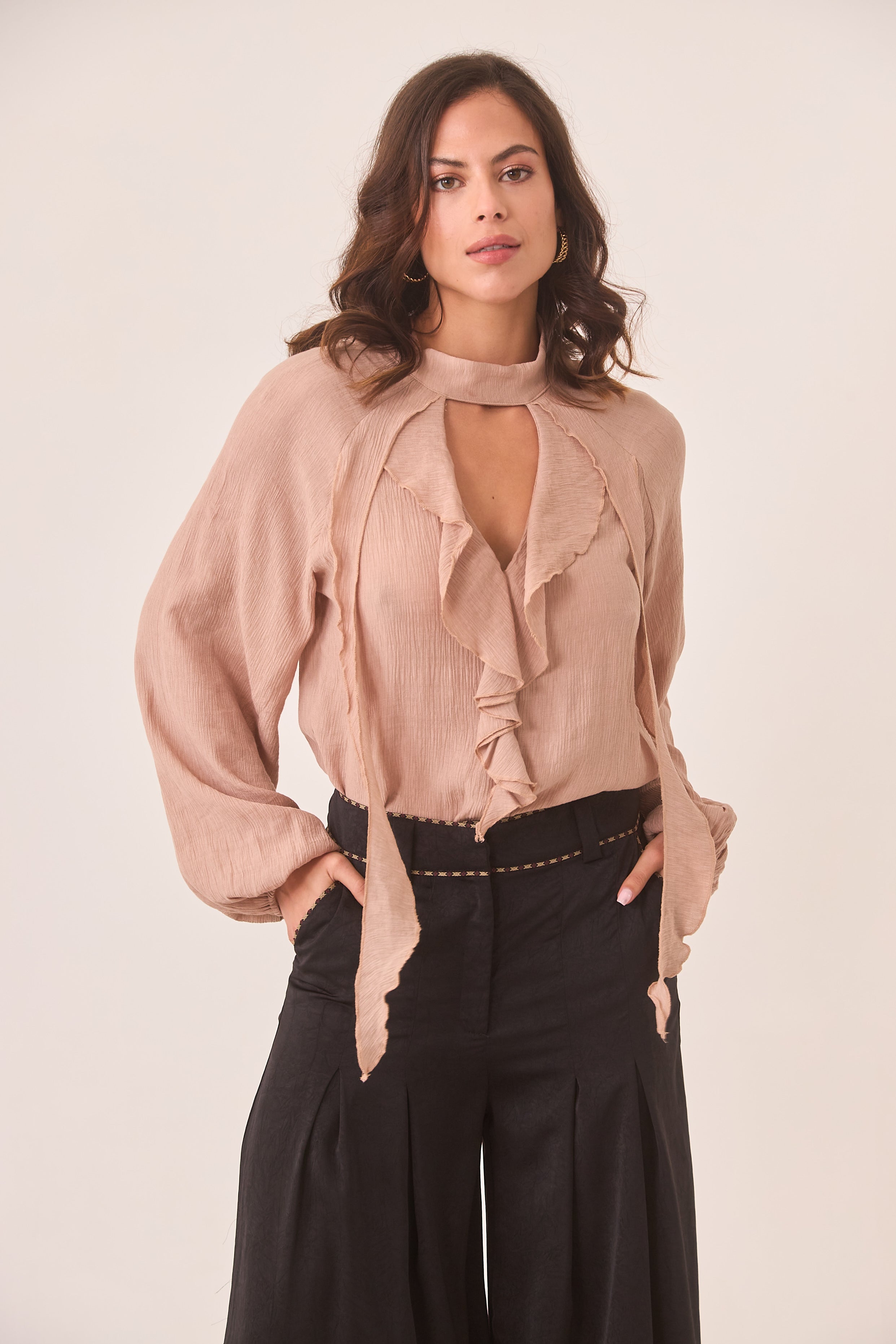 CUT-OUT RUFFLE BLOUSE - PINK
