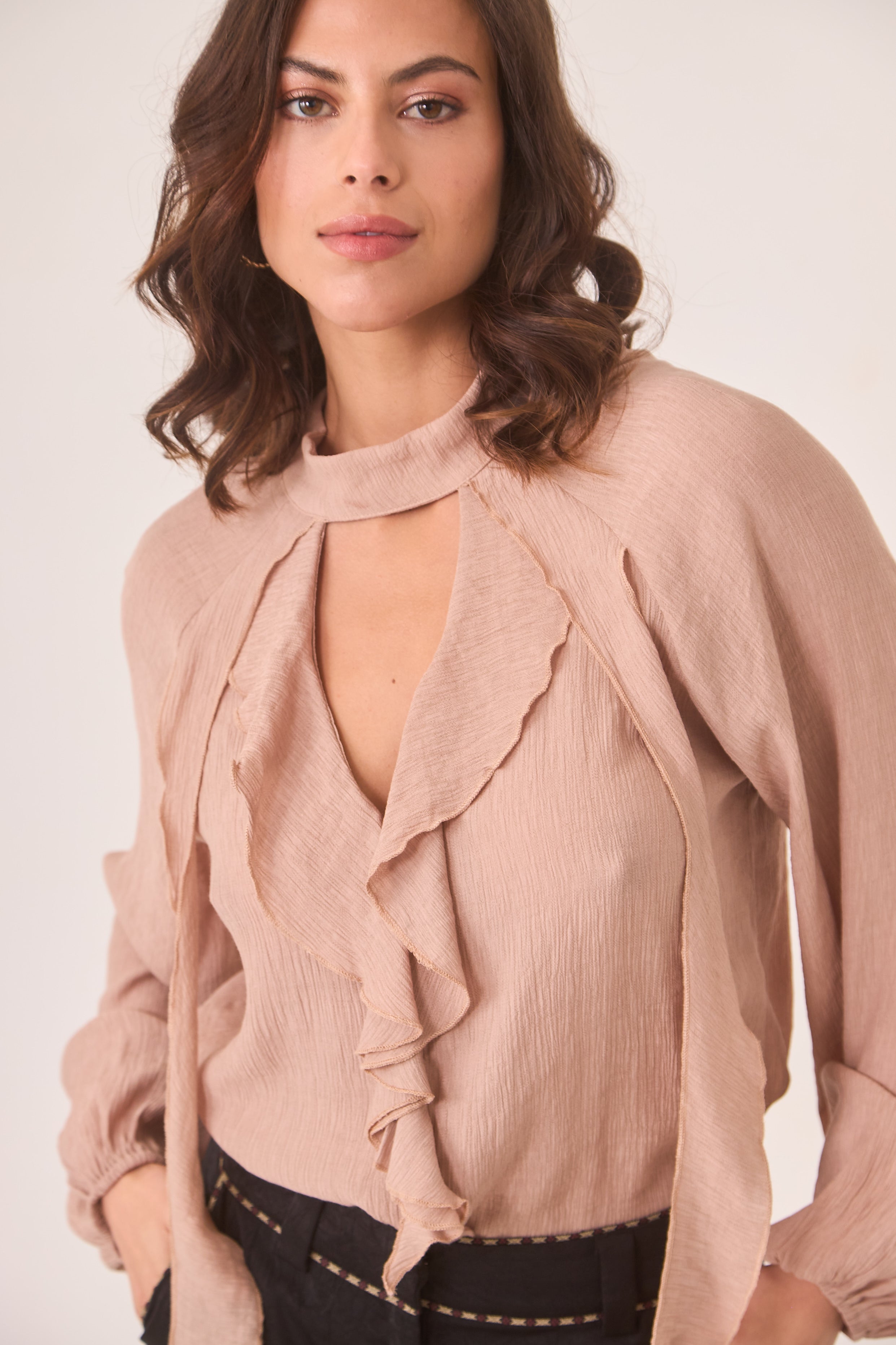 CUT-OUT RUFFLE BLOUSE - PINK