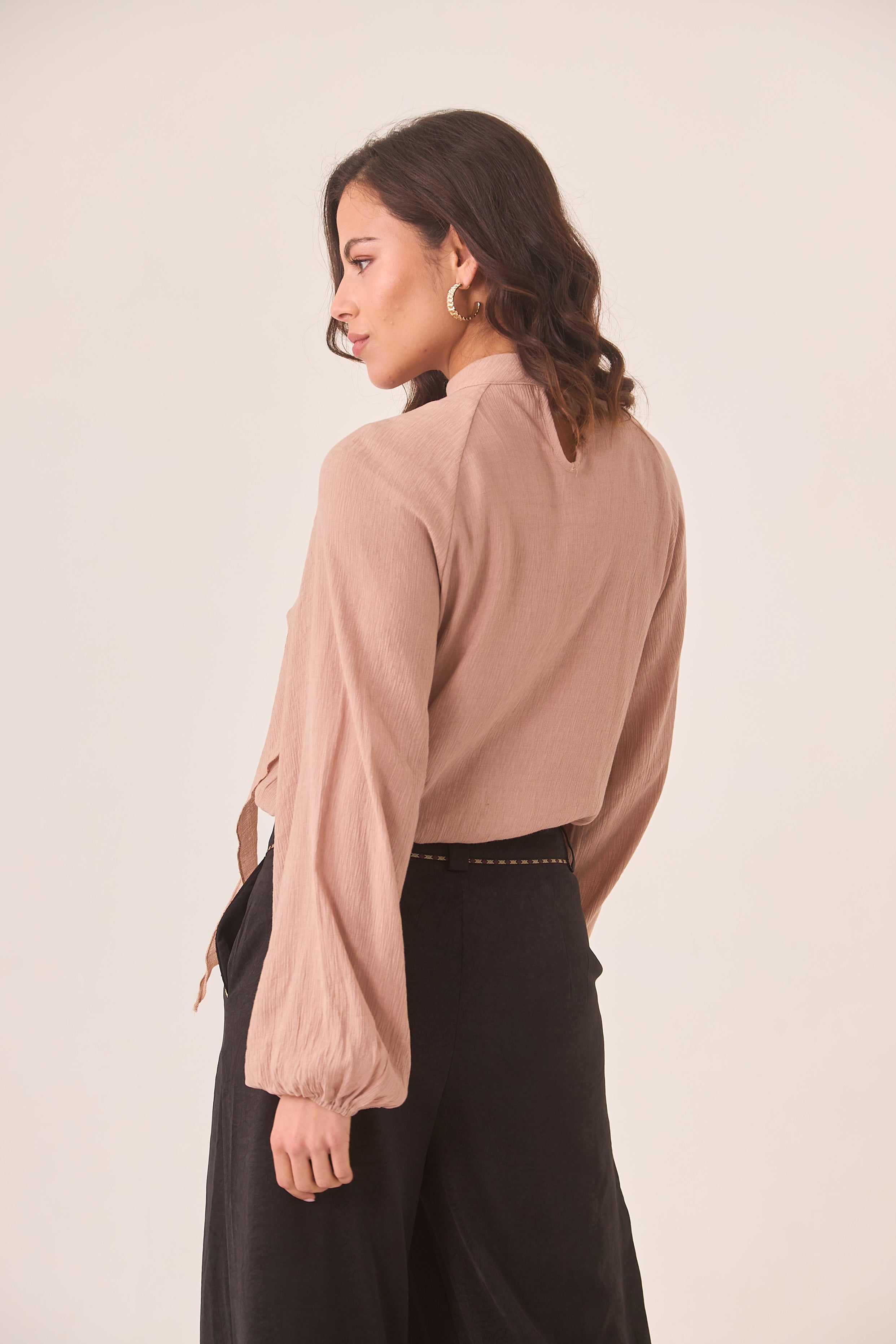 CUT-OUT RUFFLE BLOUSE - PINK