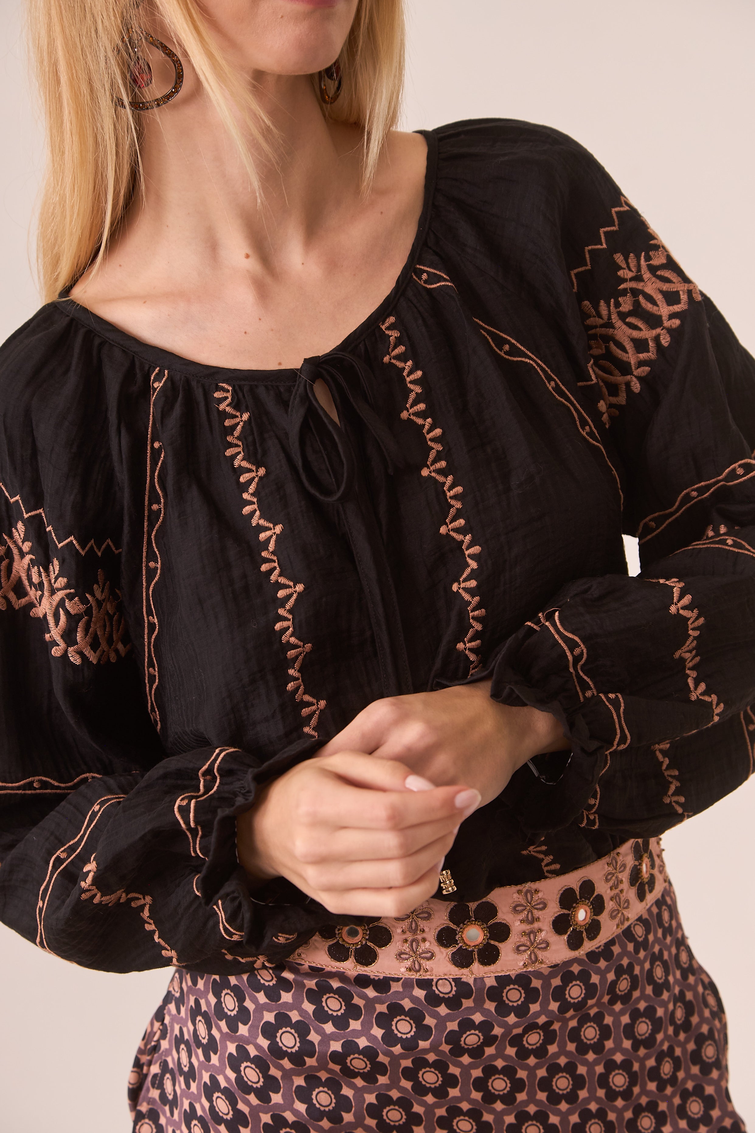 Contrast embroidered border blouse - Black