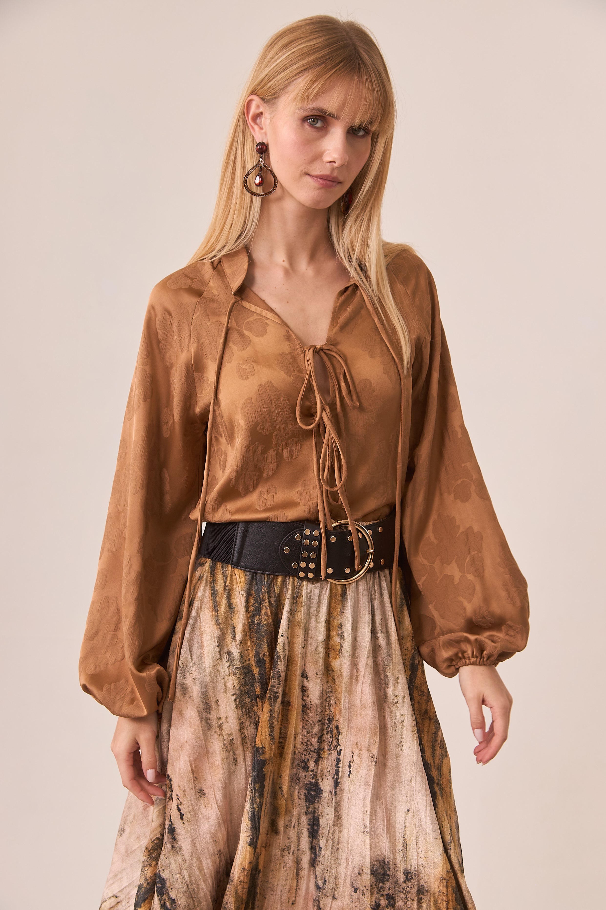 MAO BLOUSE WITH TIES - CAMEL