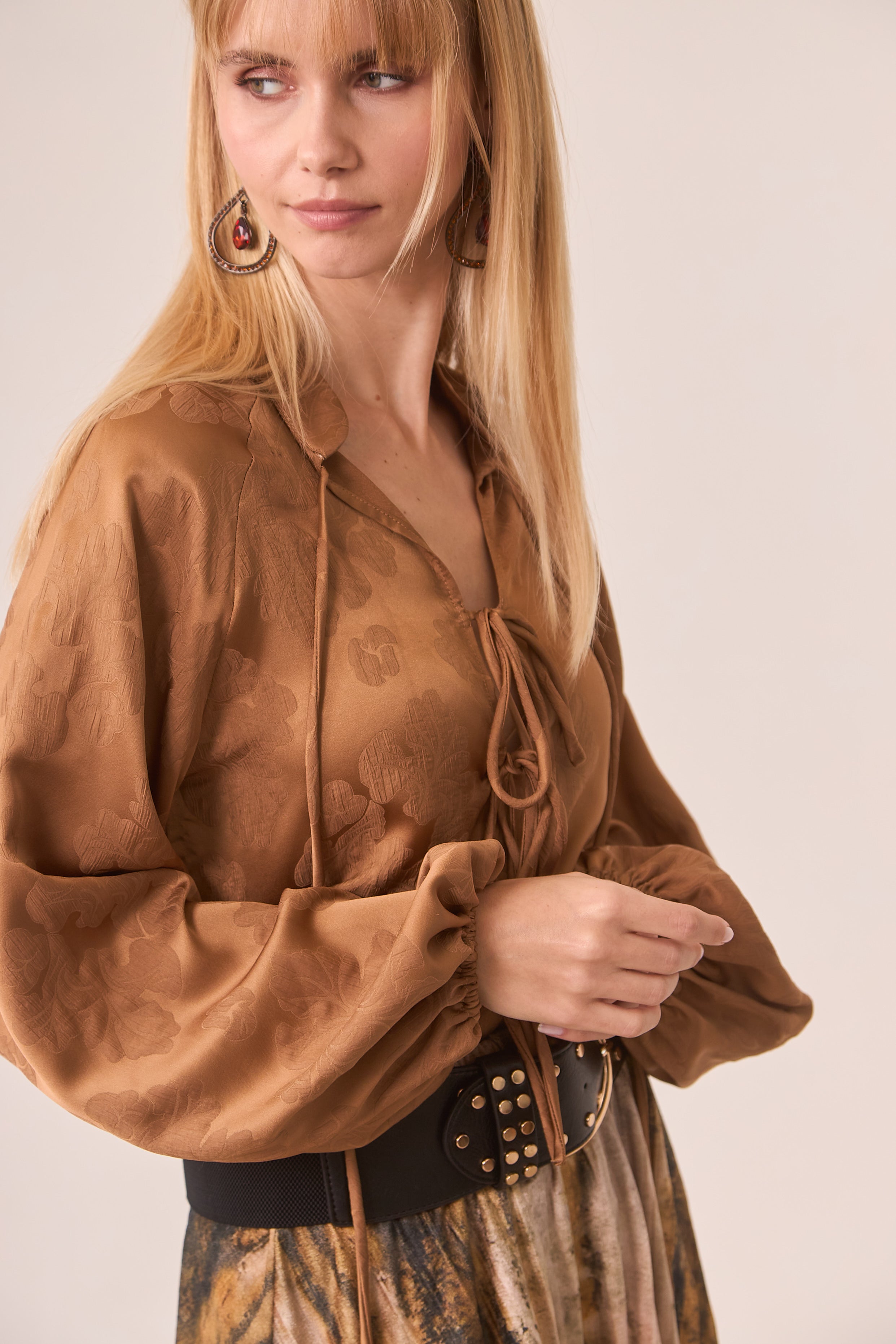 MAO BLOUSE WITH TIES - CAMEL
