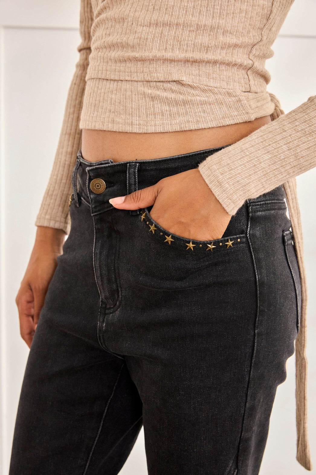 JEANS TACHUELAS DE ESTRELLAS - BLACK