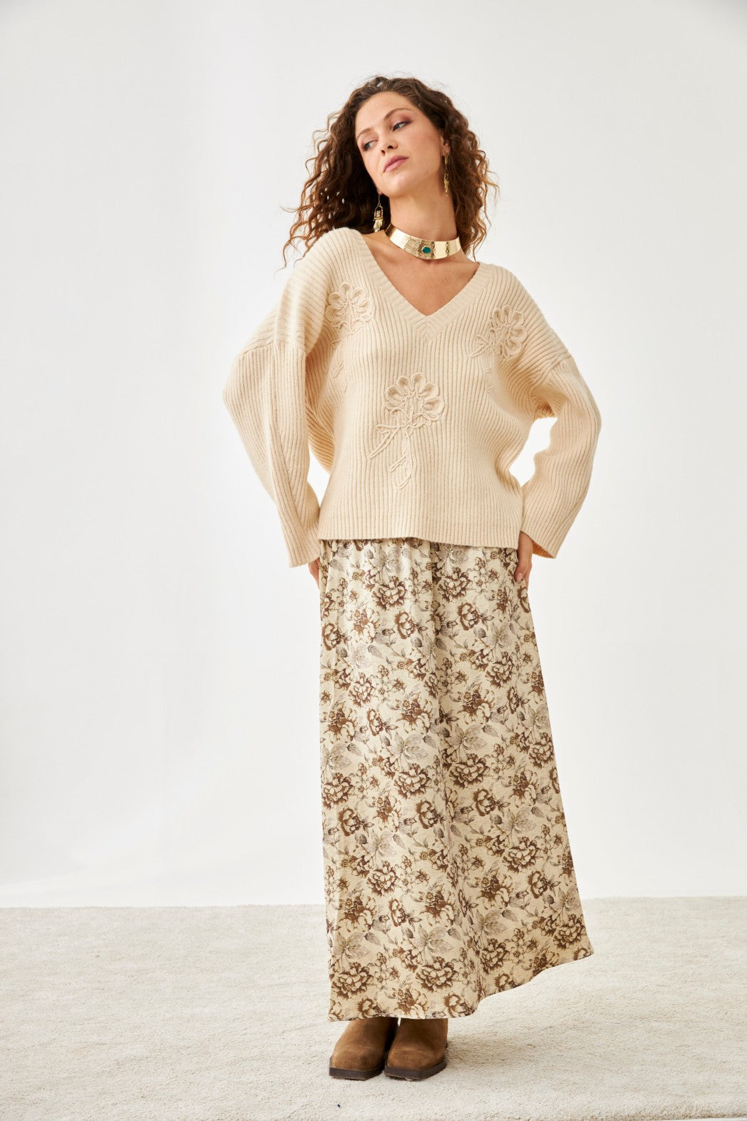 FLOWER RIBBED KNIT SWEATER - IVORY