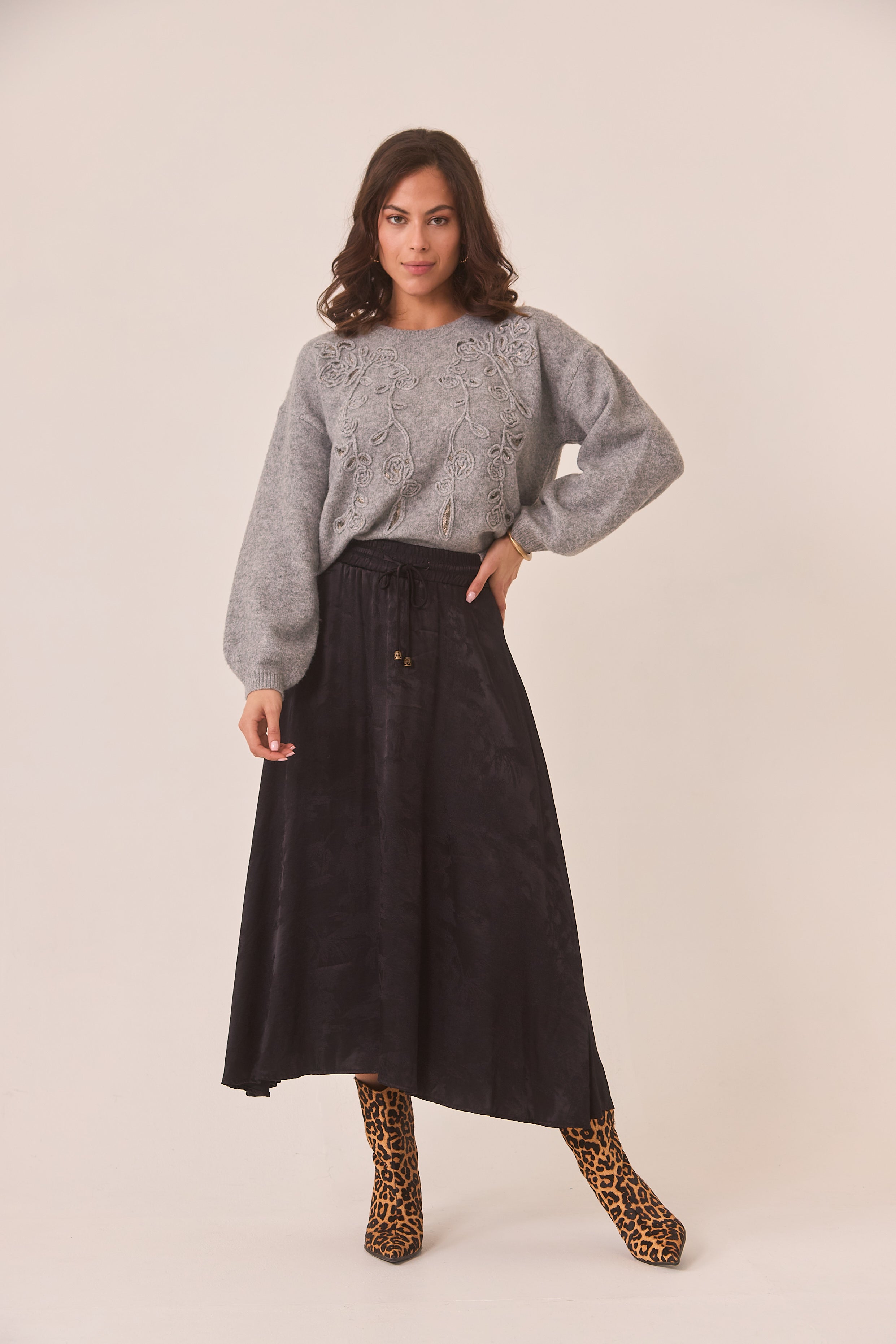 EMBROIDERED FILIGREE SWEATER - GREY