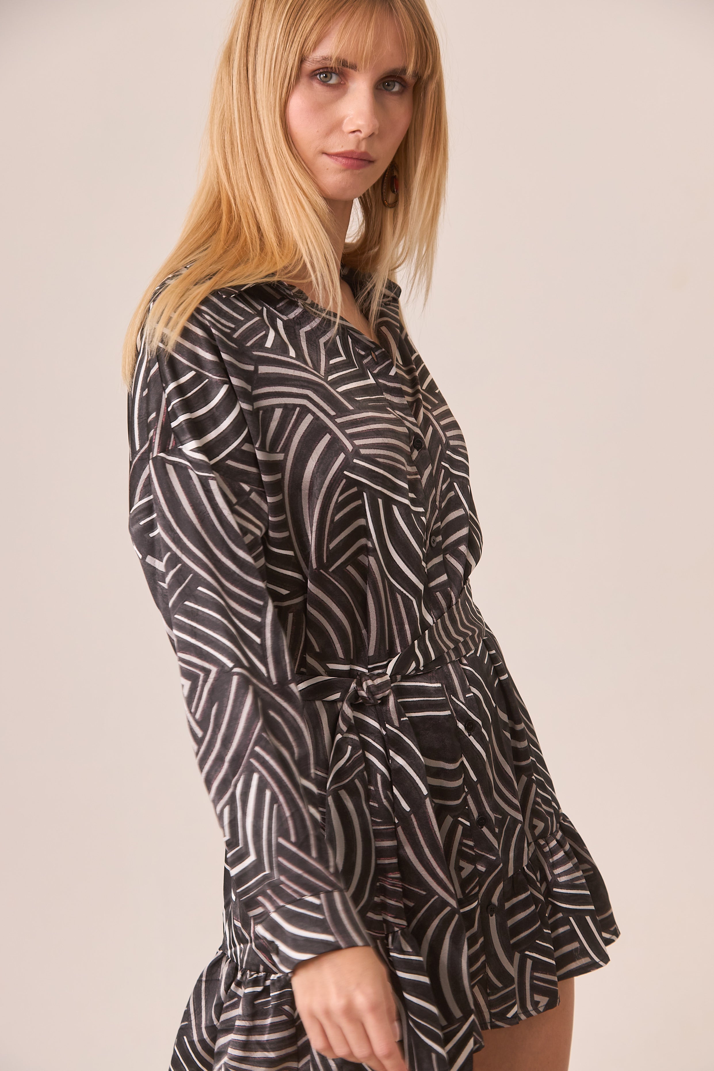 VESTIDO CORTO CAMISERO - BLACK