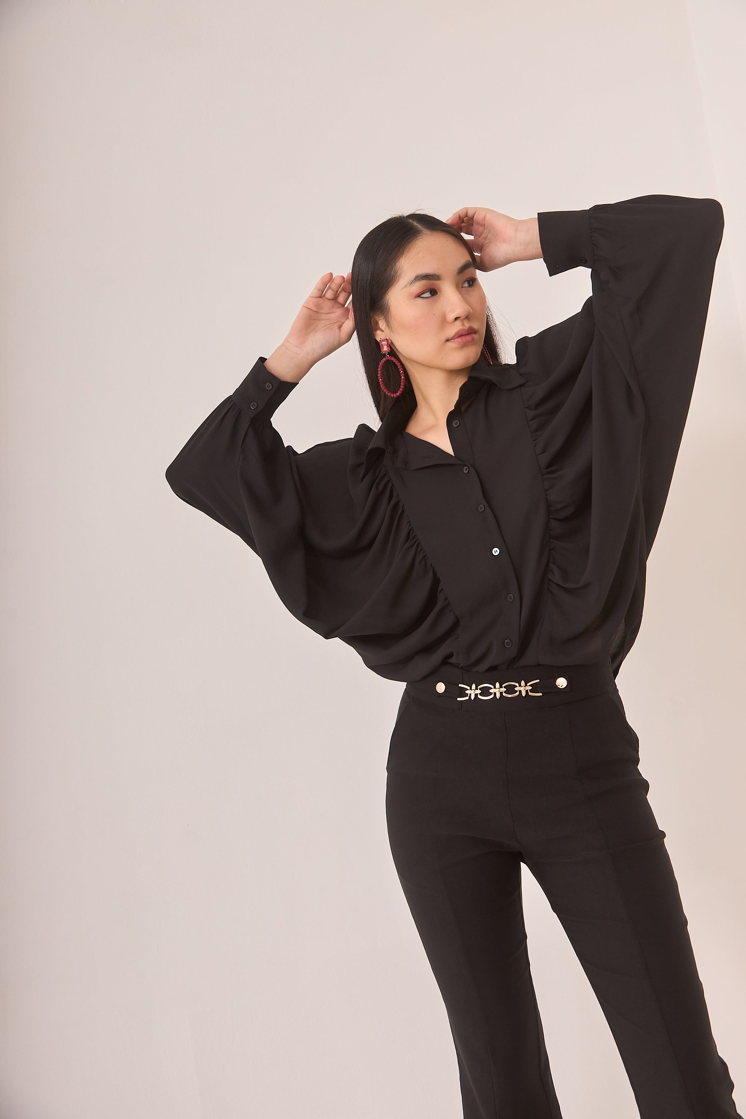 FLUFFY BLOUSE WITH BAT SLEEVES - BLACK - NKNnekane