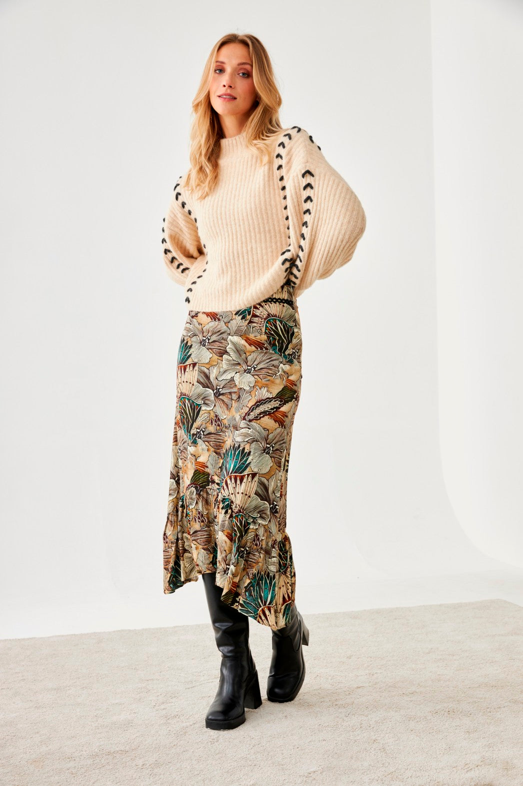 FALDA ASIMÉTRICA FLORES VOLANTE - CAMEL