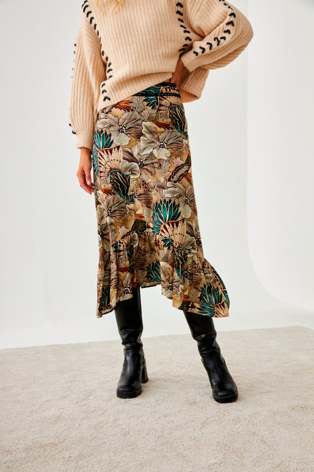 FALDA ASIMÉTRICA FLORES VOLANTE - CAMEL