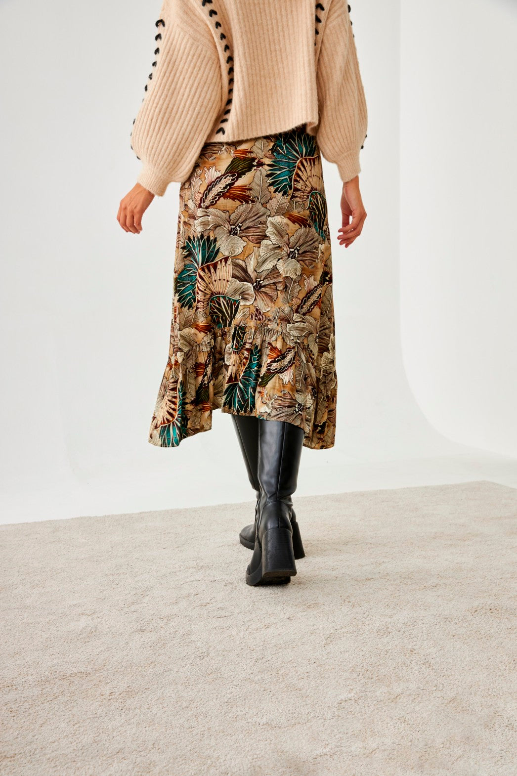 FALDA ASIMÉTRICA FLORES VOLANTE - CAMEL