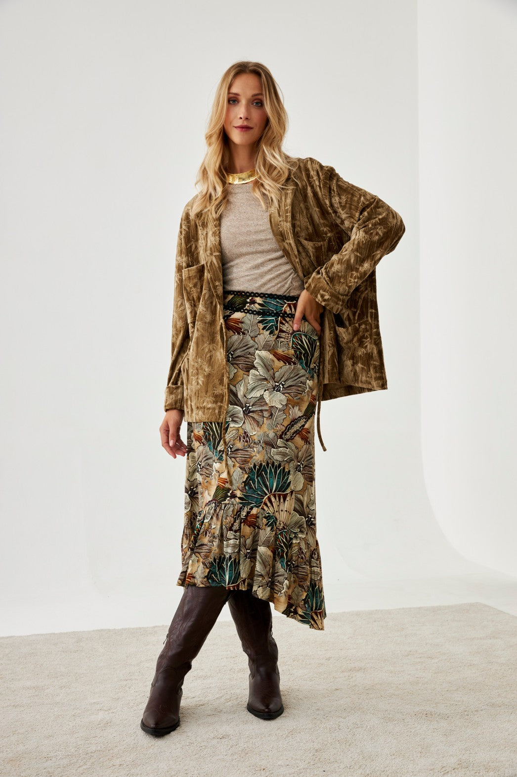 FALDA ASIMÉTRICA FLORES VOLANTE - CAMEL