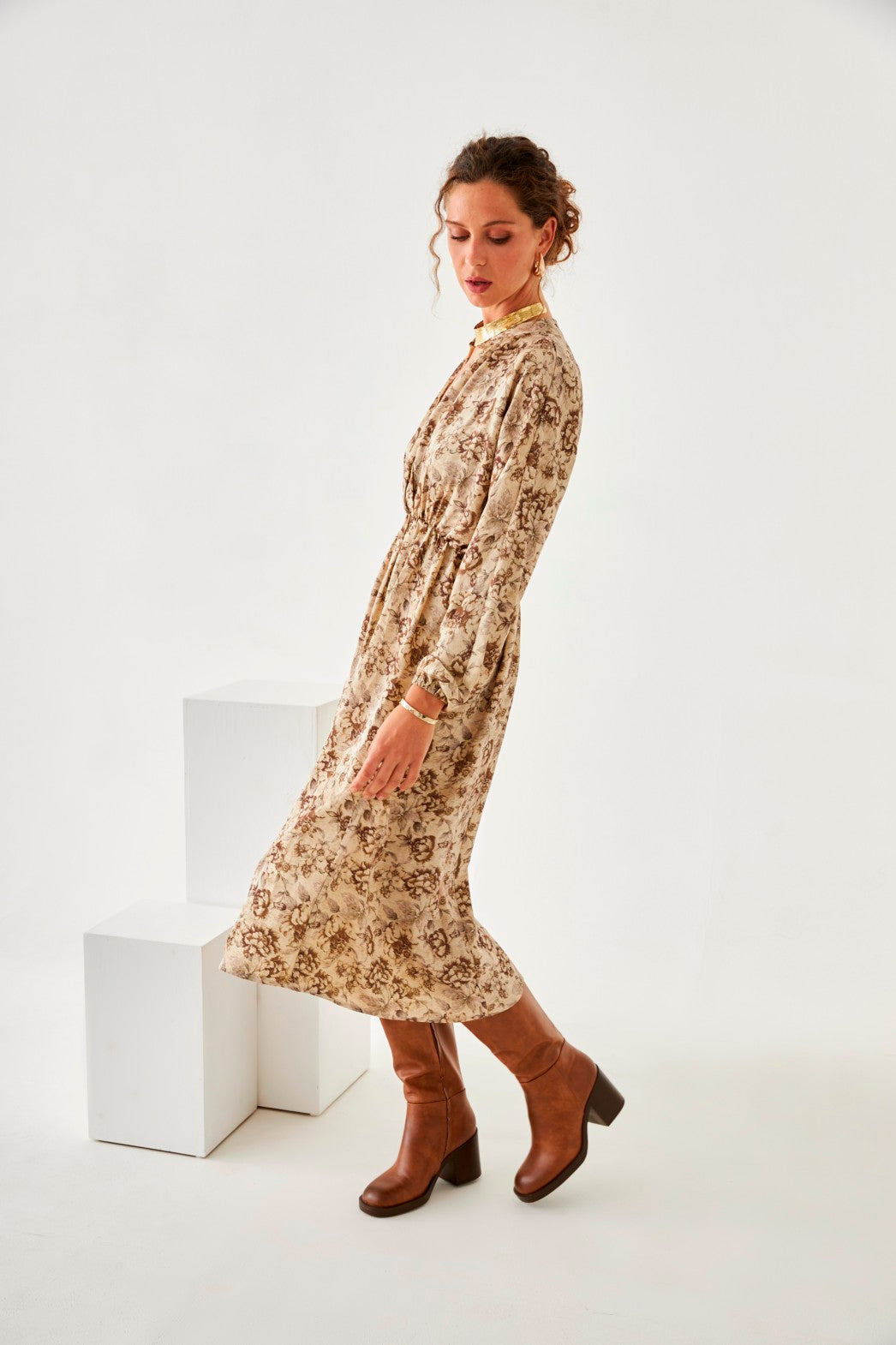 VESTIDO MAO FLORES - CAMEL