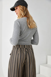 TOP CANALÉ CRUZADO BOTONES - GREY