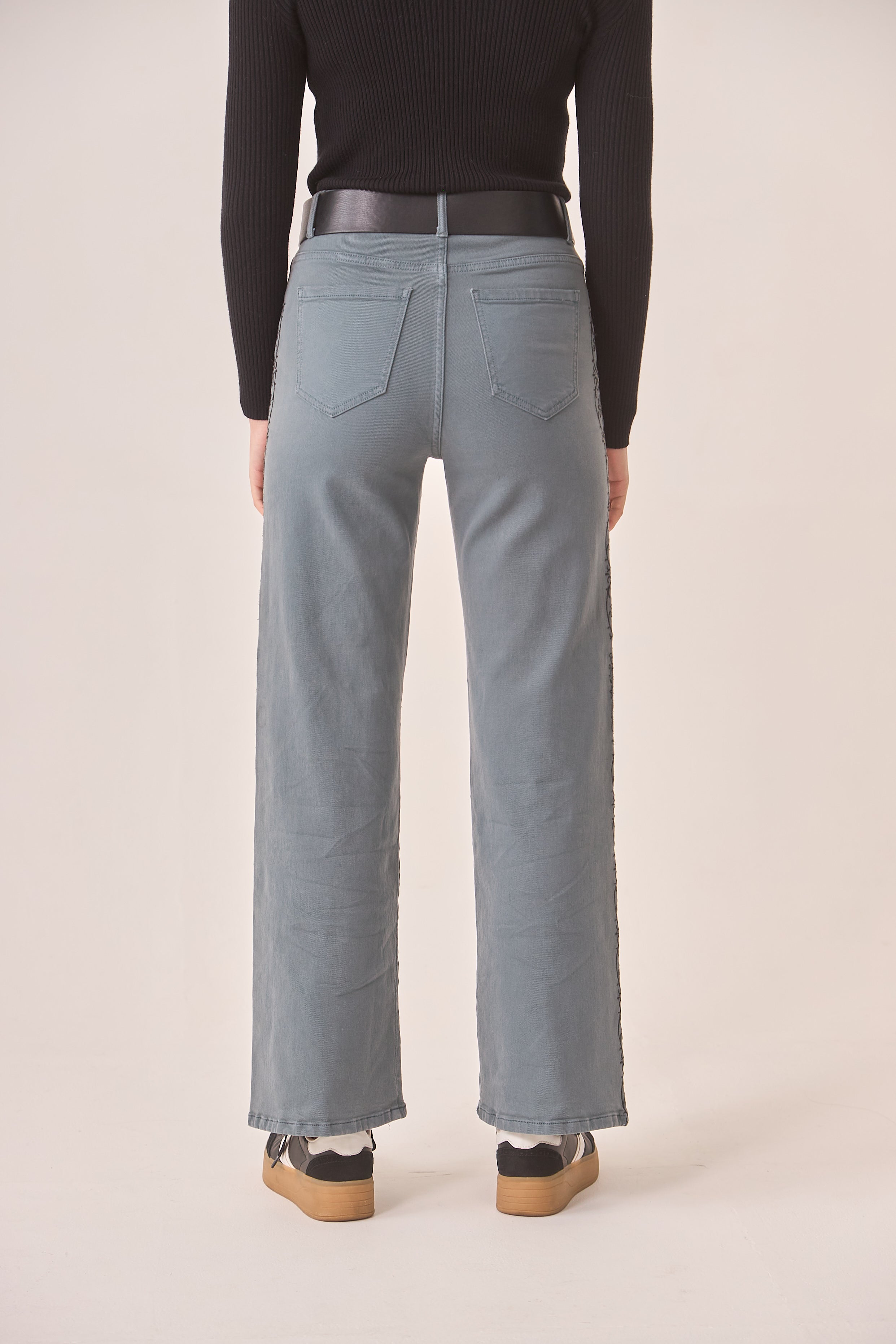 JEANS RECTOS BORDADO - BLUE