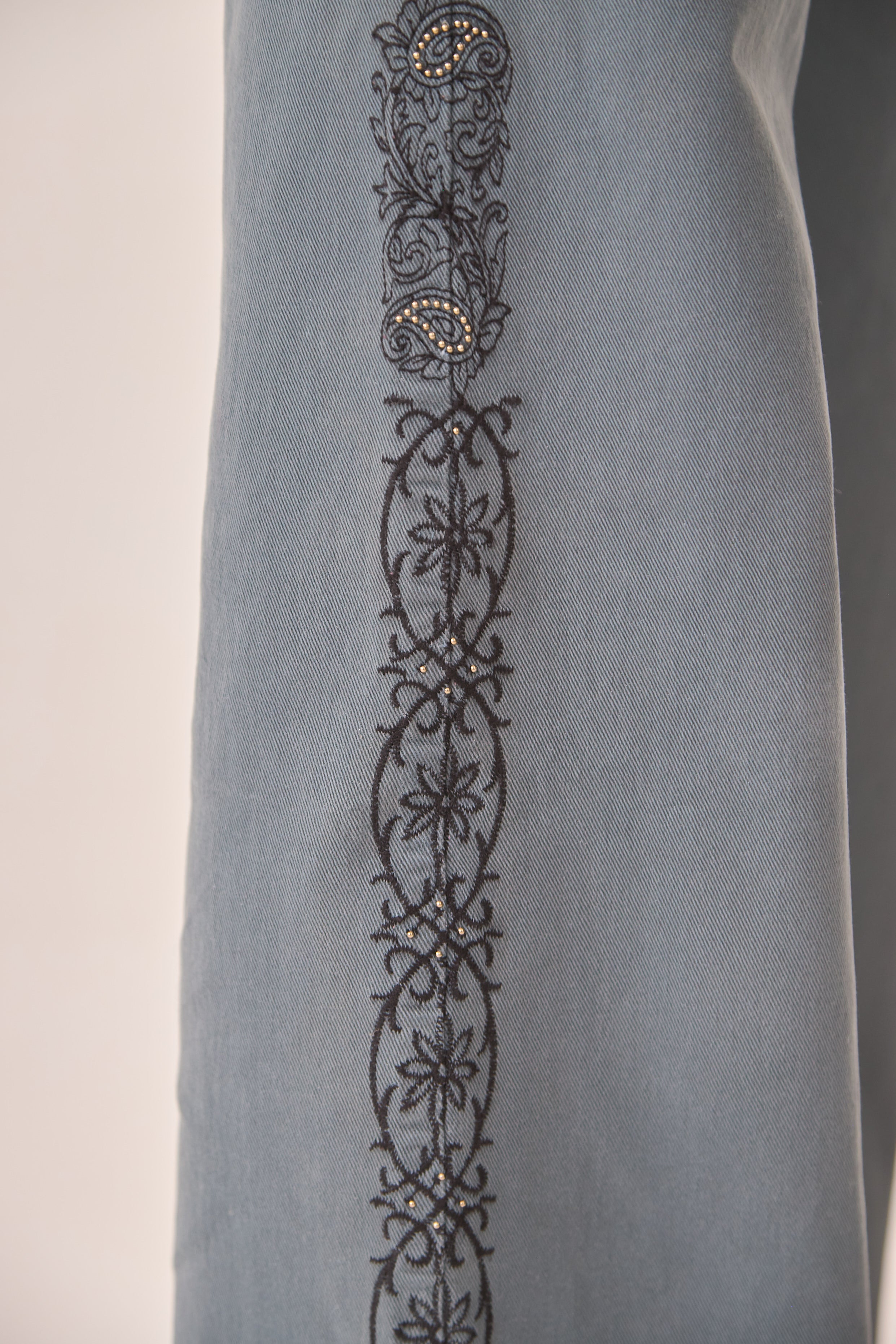 JEANS RECTOS BORDADO - BLUE