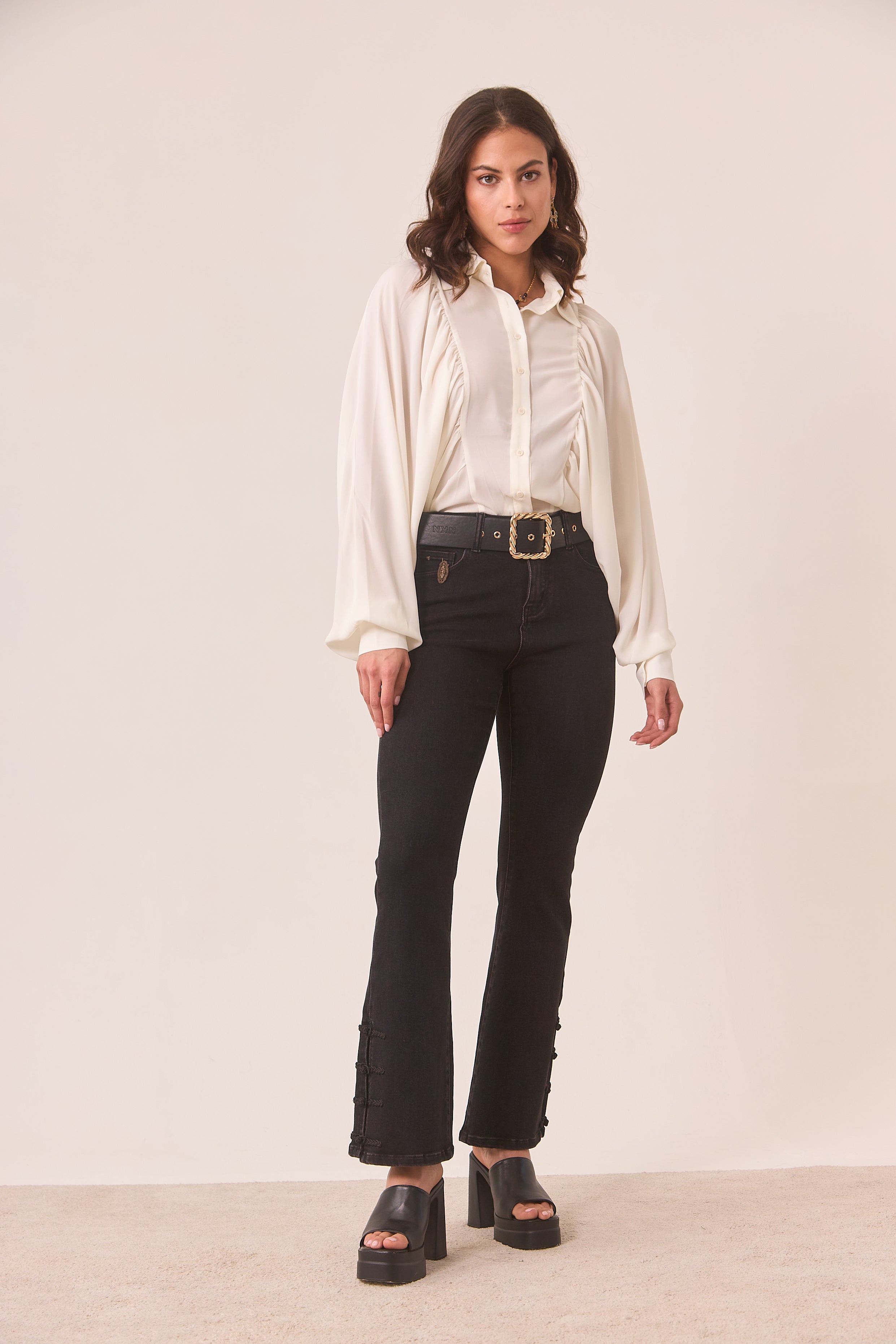 JEANS BOOTCUT BOTONES ORIENTALES - BLACK